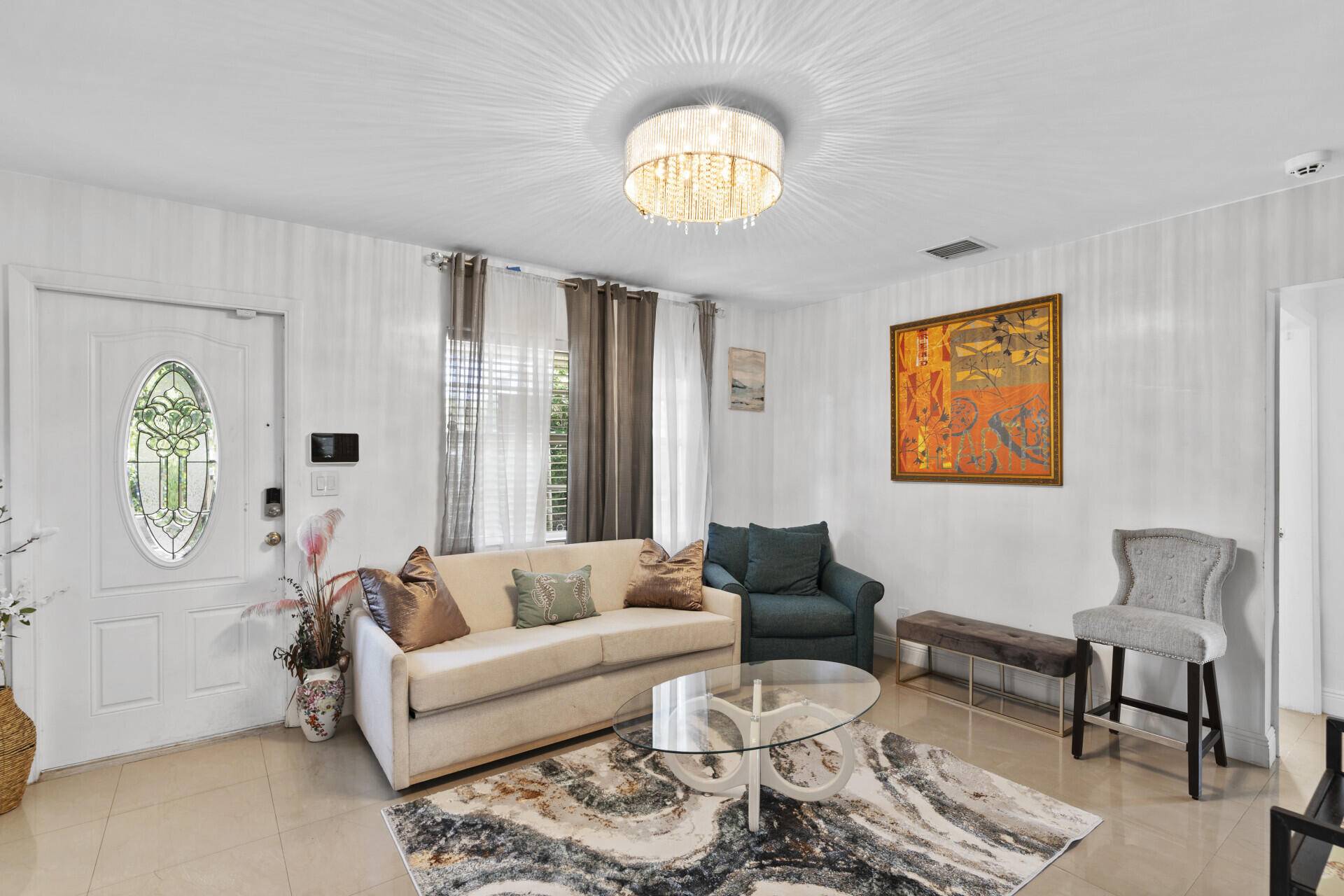 This charming single family home in Hallandale Beach, FL was built in 1954 and offers 1 bathroom with a total finished area of 744 sq.
