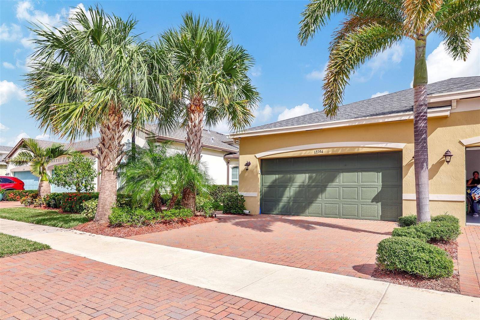 Beautifull Villa located in Tradition LakePark a highly desirable 55 Gated community, designed for relaxed yet vibrant living.
