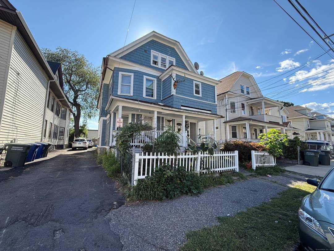 Welcome to 195 Lenox Avenue a modern and versatile 3 family home perfect for both investors and first time buyers.