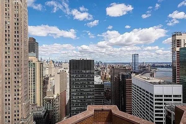 Live, Work, and Invest in the Heart of FiDi Now 2, 499, 000 Welcome to Residence 18FG at 75 Wall Street, a rare 3 bedroom plus home office corner residence ...