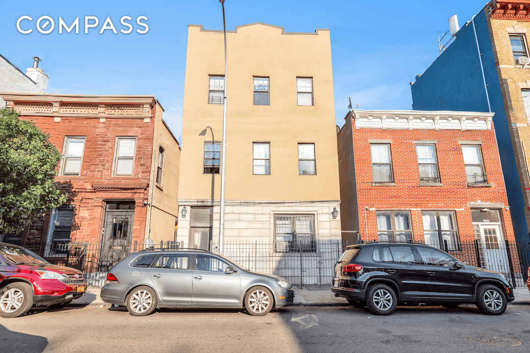 Discover an exceptional investment property in Astoria !