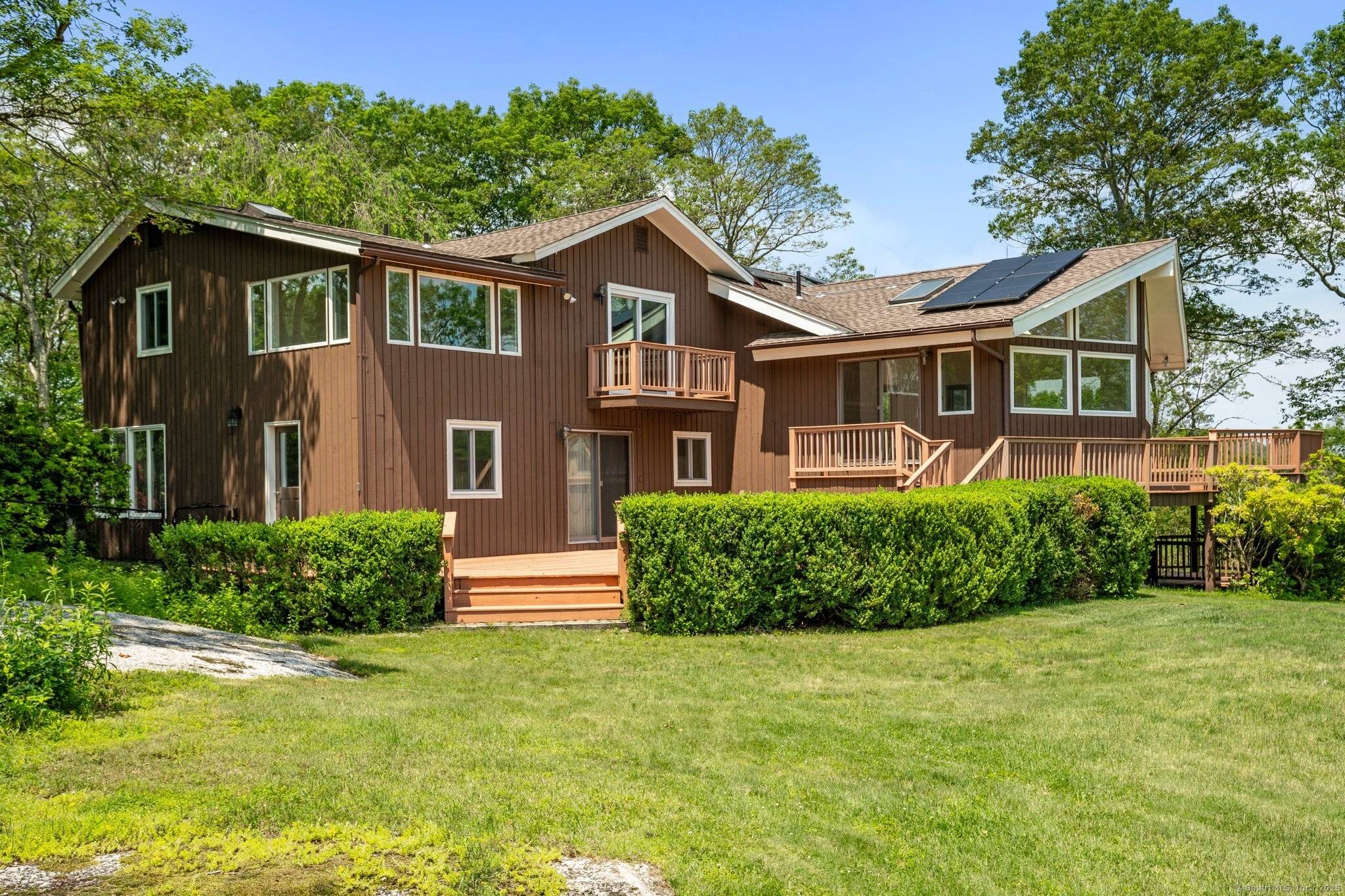 Luxury Retreat with Panoramic Water Mountain Views New Fairfield, Connecticut 16 Secluded Acres Candlewood Lake Squantz Pond Perched high above the treetops with mile high, million dollar views, this extraordinary ...