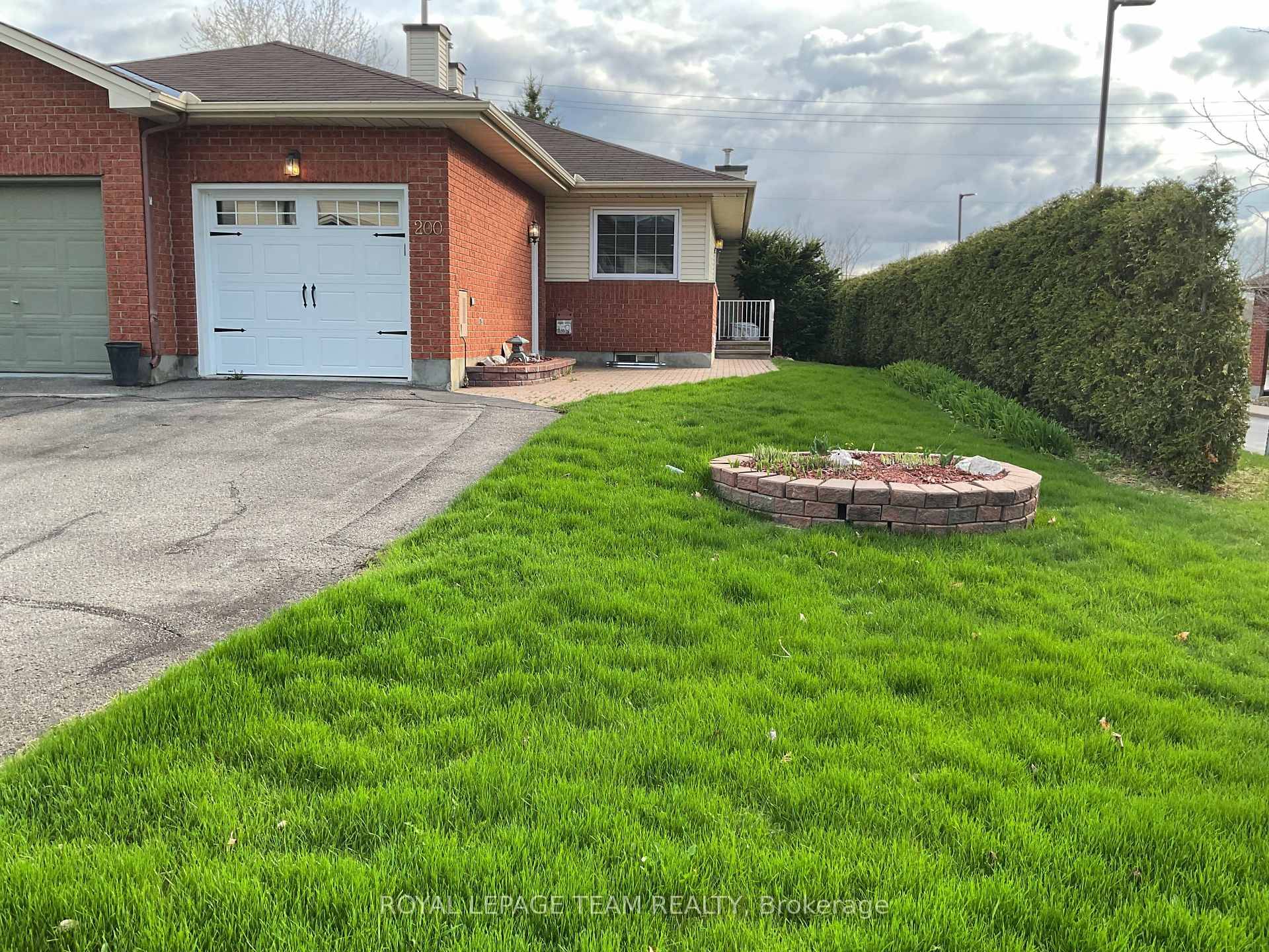 END UNIT row house offering ONE LEVEL LIVING !