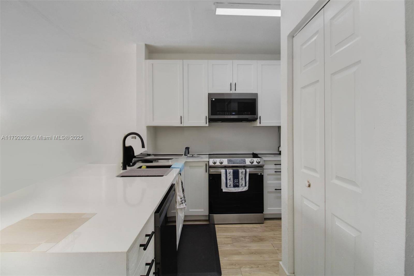 Stunning 3 bedrooms 2. 5 bathrooms Townhouse located in Villas at Carmel at Malibu Bay Homestead, FL.