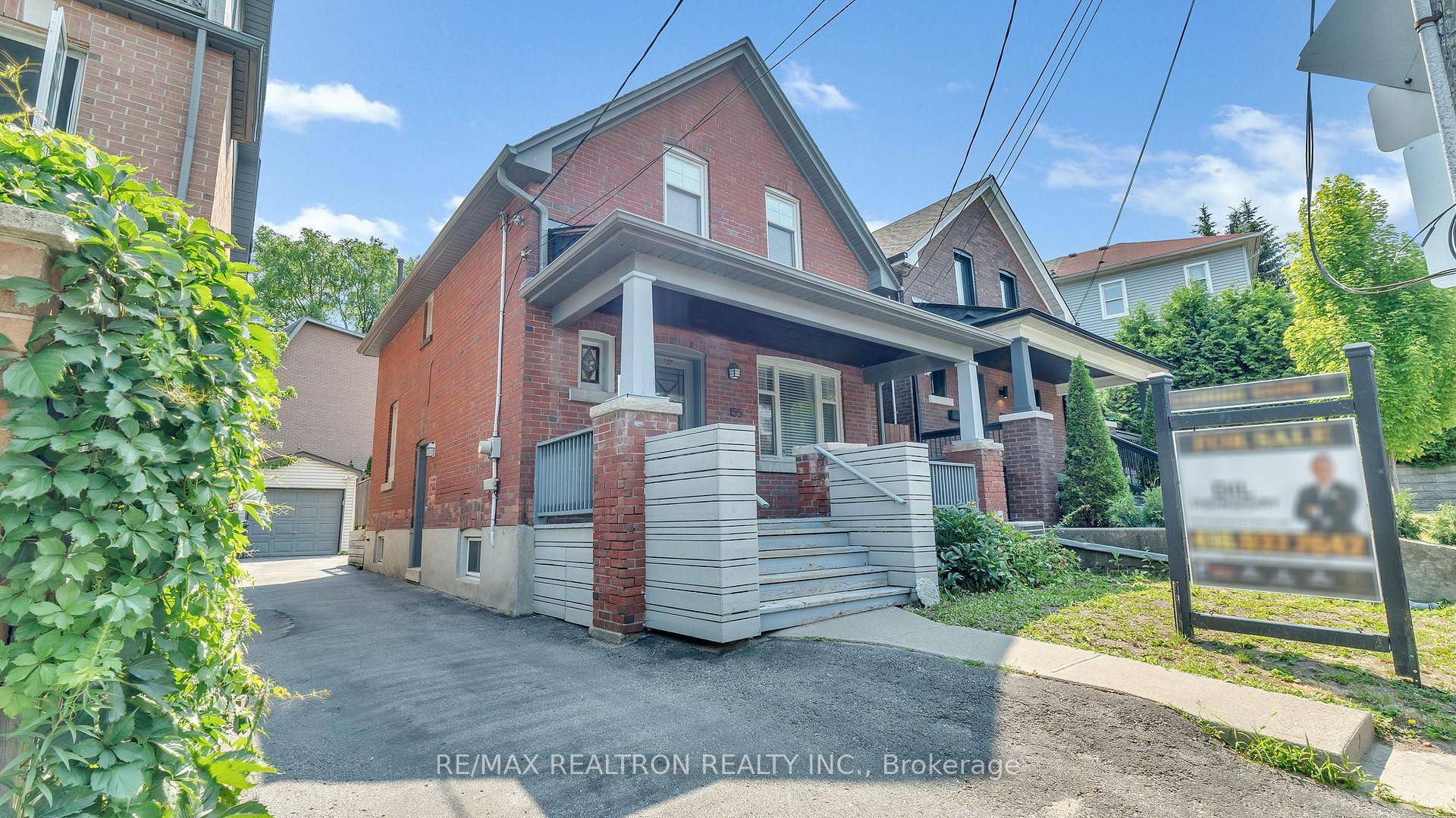 Beautifully Maintained Detached Brick Home 4 3 Beds Prime Location.