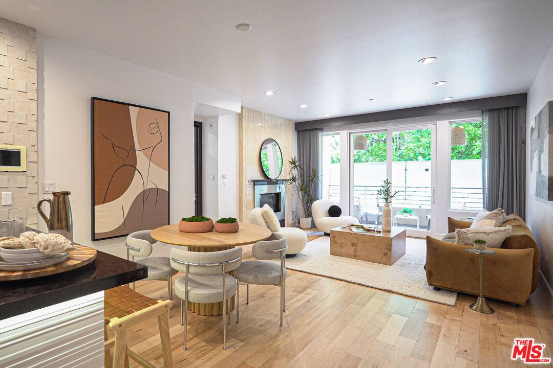 1318  S Roxbury Dr 2BR Beverlywood La