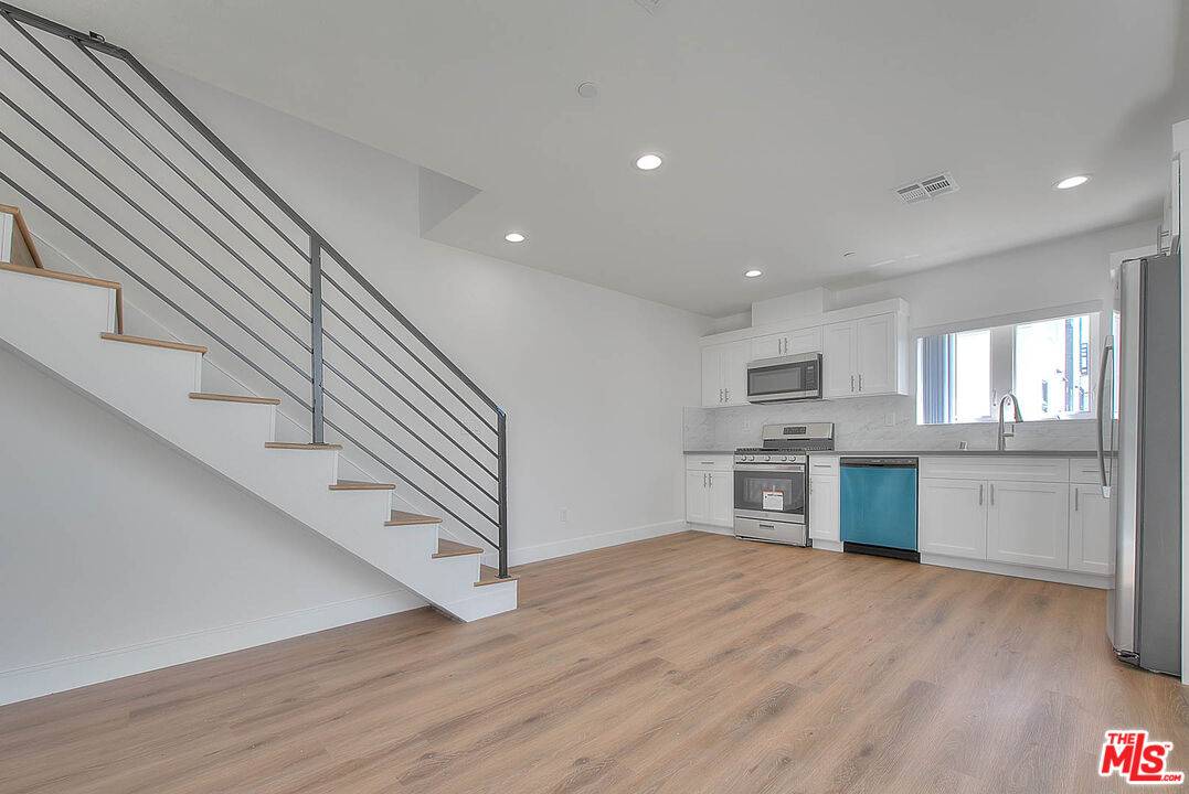 1015 N Wilton Pl 3.0 Hancock Park LA