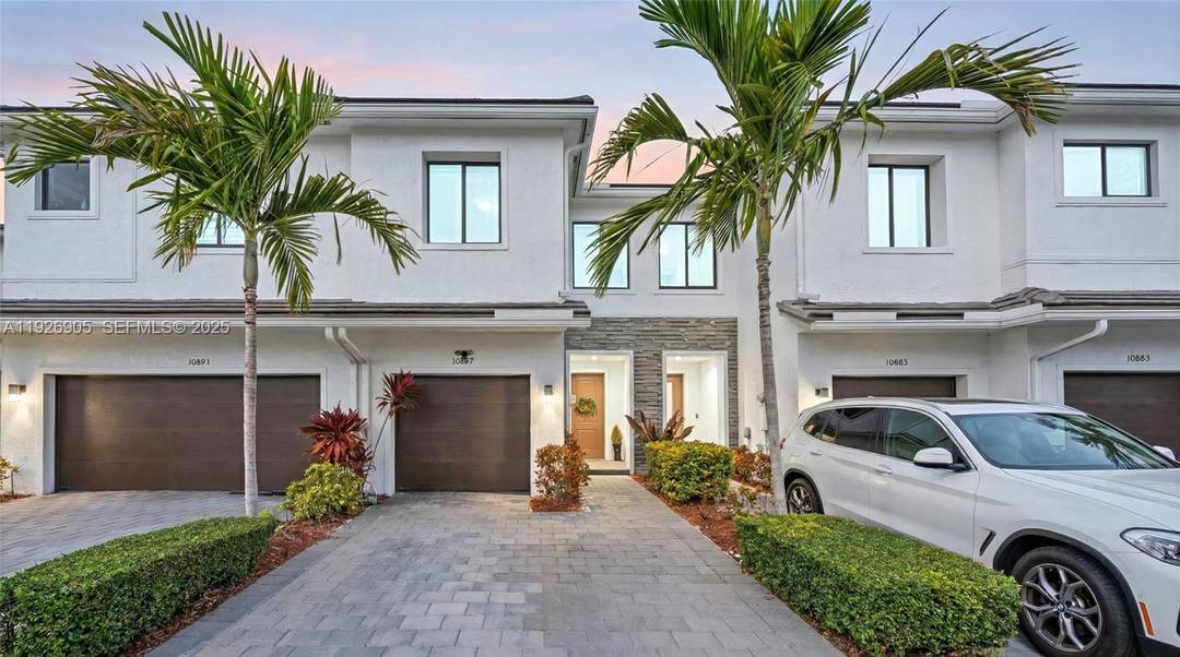 Experience comfort amp ; style in this beautifully updated 3 bedroom, 2.