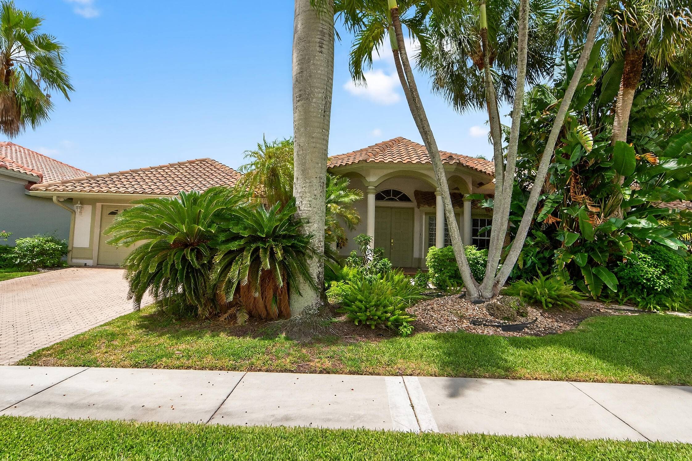 Don't miss this magnificent 2800 sq ft, 4 bed, 3 bath, 2 car garage house.