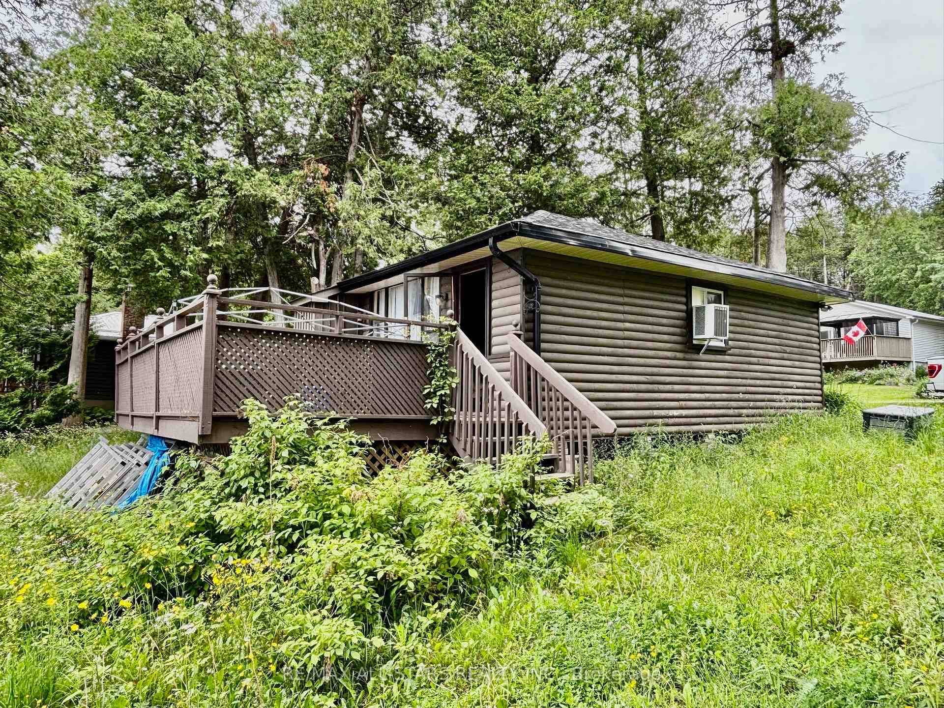 Don't miss this excellent opportunity to own a delightful 2 bedroom, 1 bathroom cottage on the beautiful shores of Upper Chemong Lake.