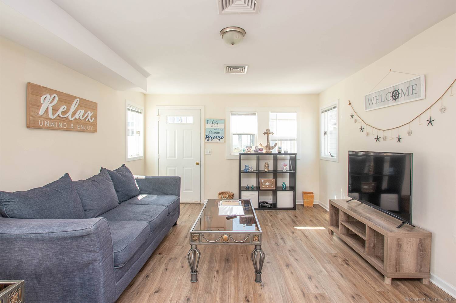 Fantastic Waterfront Rental in Bayview with direct access to LI Sound.