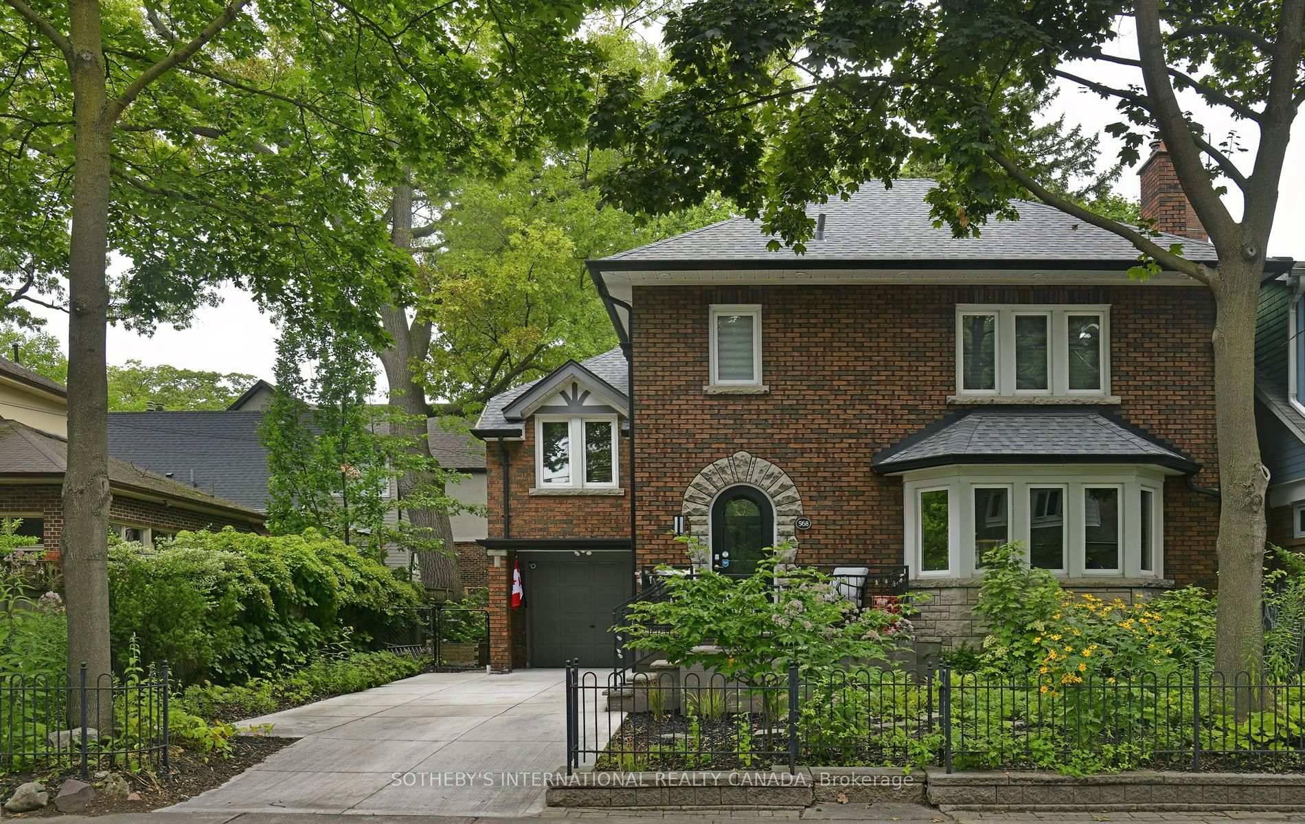 Dont miss this one ! Nestled in one of Torontos most sought after neighbourhoods, this lovely home offers a unique blend of contemporary luxury with classic design.