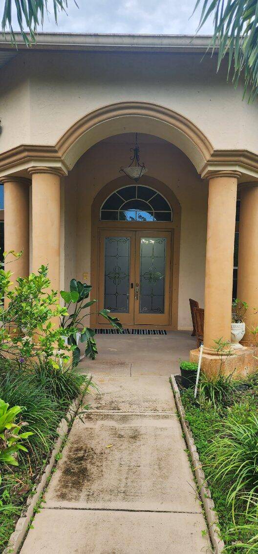 Great Family Home 4 bedrooms 3 1 2 bath single story home in the Acreage.