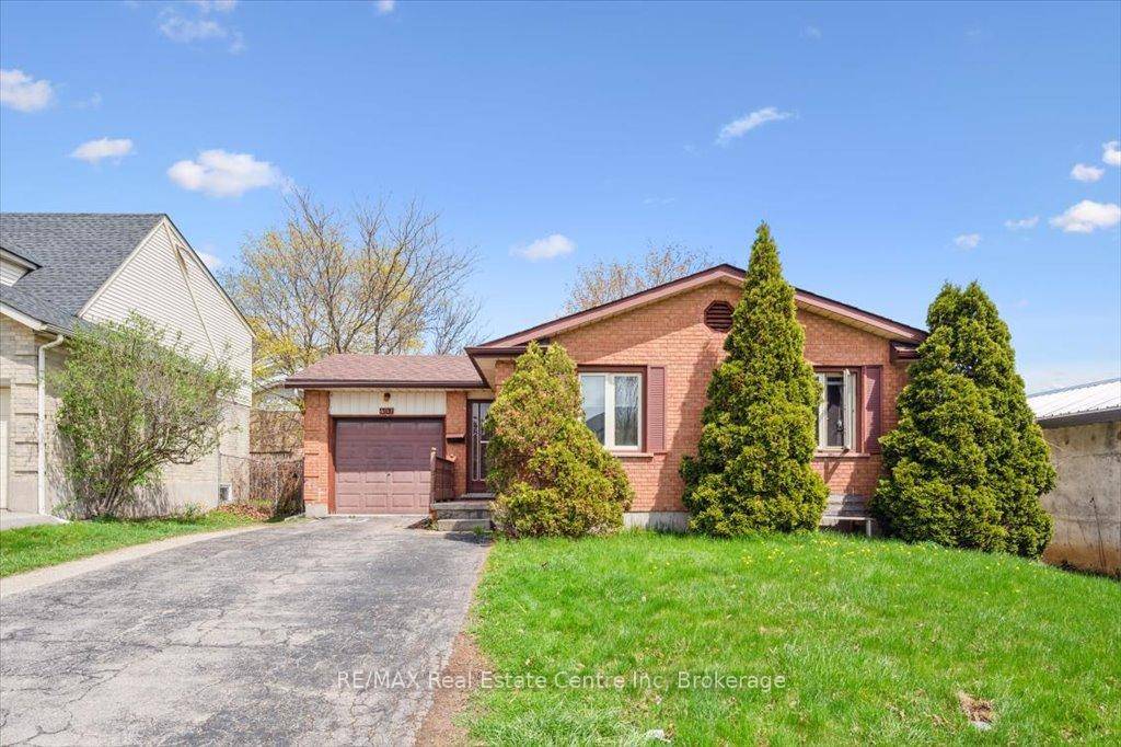 407 Ironwood Rd is a fantastic 5 bedroom home including a LEGAL 2 bedroom basement apartment with a prime location minutes from the University amp ; all the amenities you ...