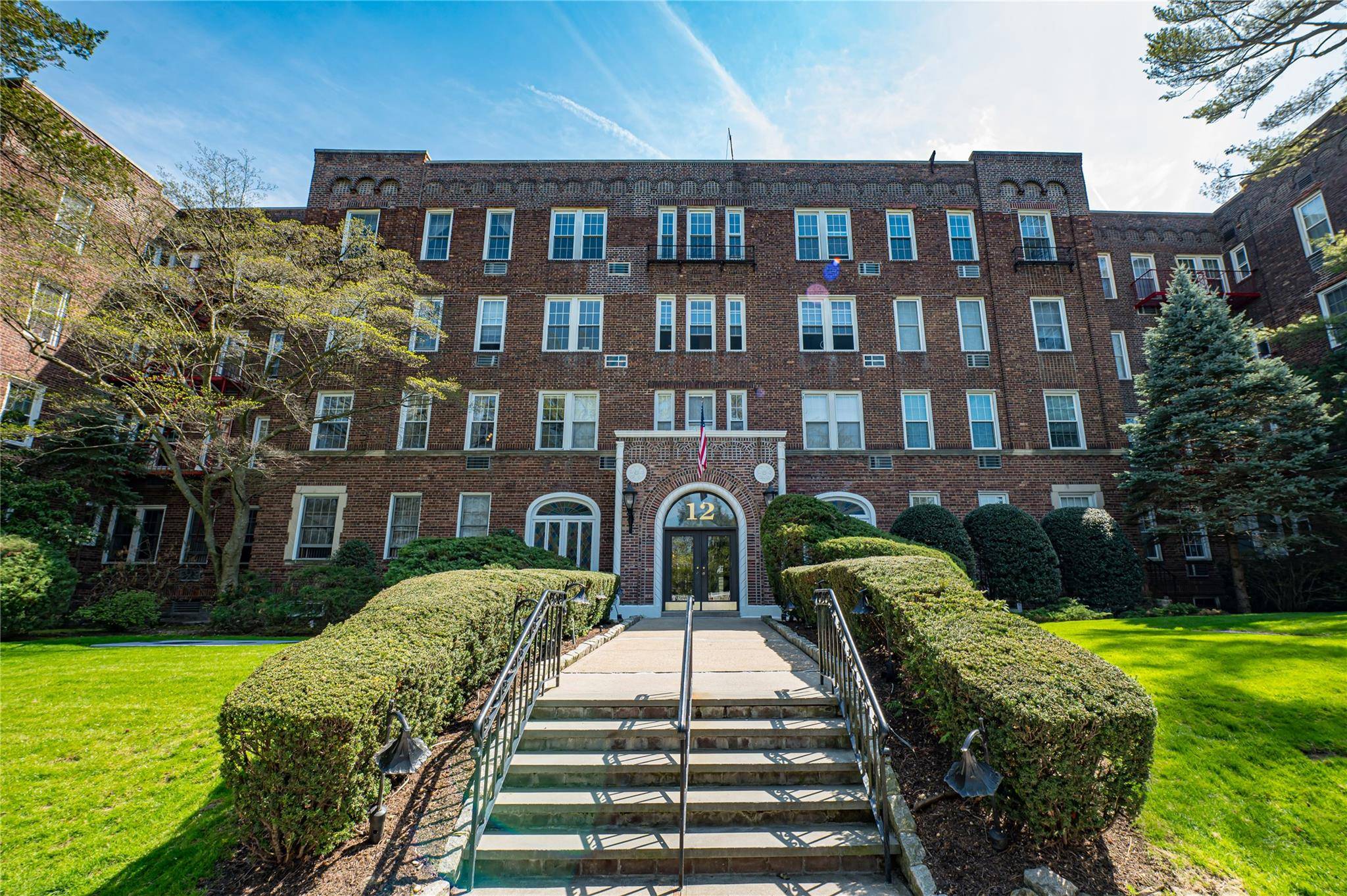 Top Floor, Renovated, 1 Bedroom, 1 Bathroom Condo in Tudor Gardens.