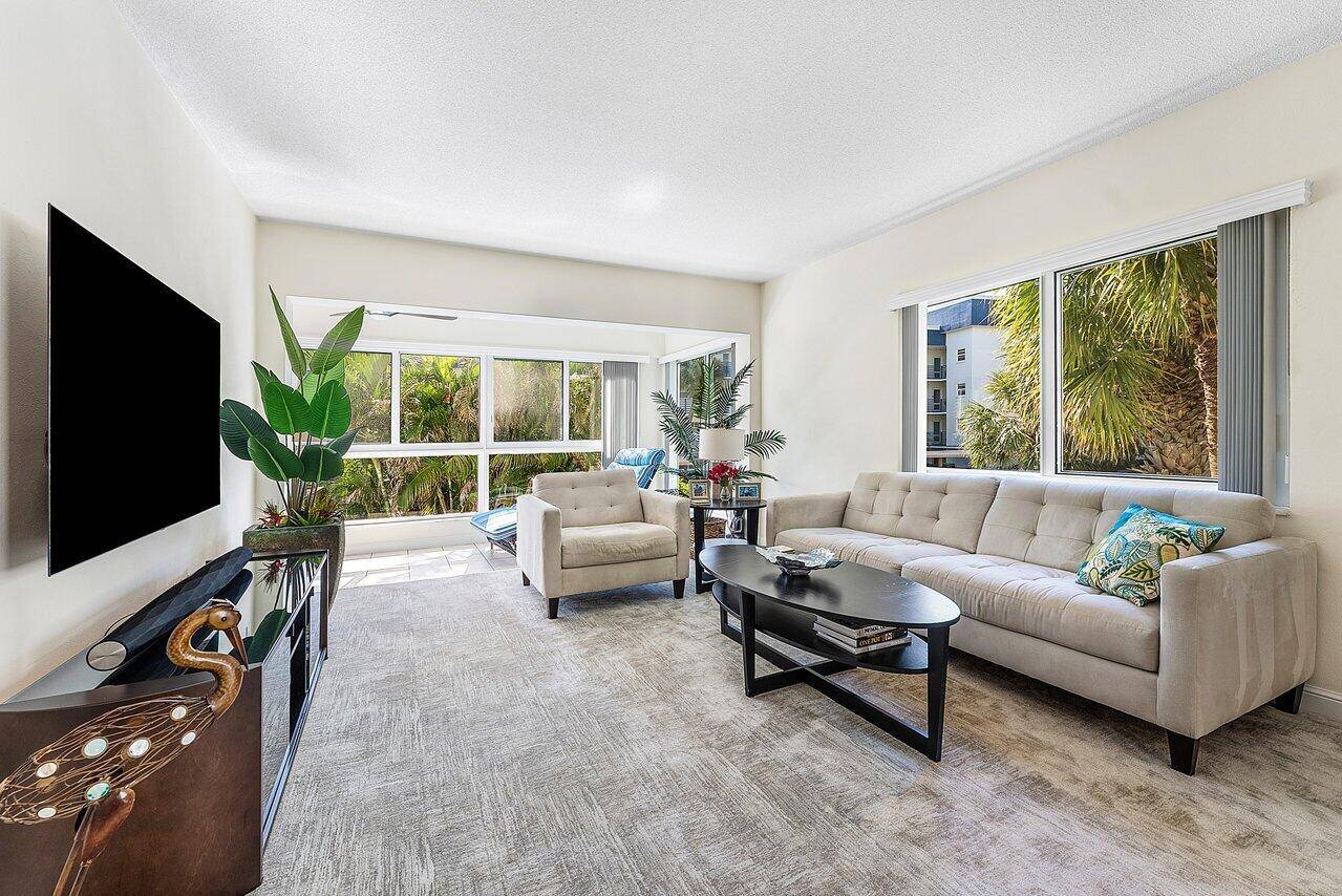 New Listing in the Fun Friendly 55 Community of Tropic Harbor !