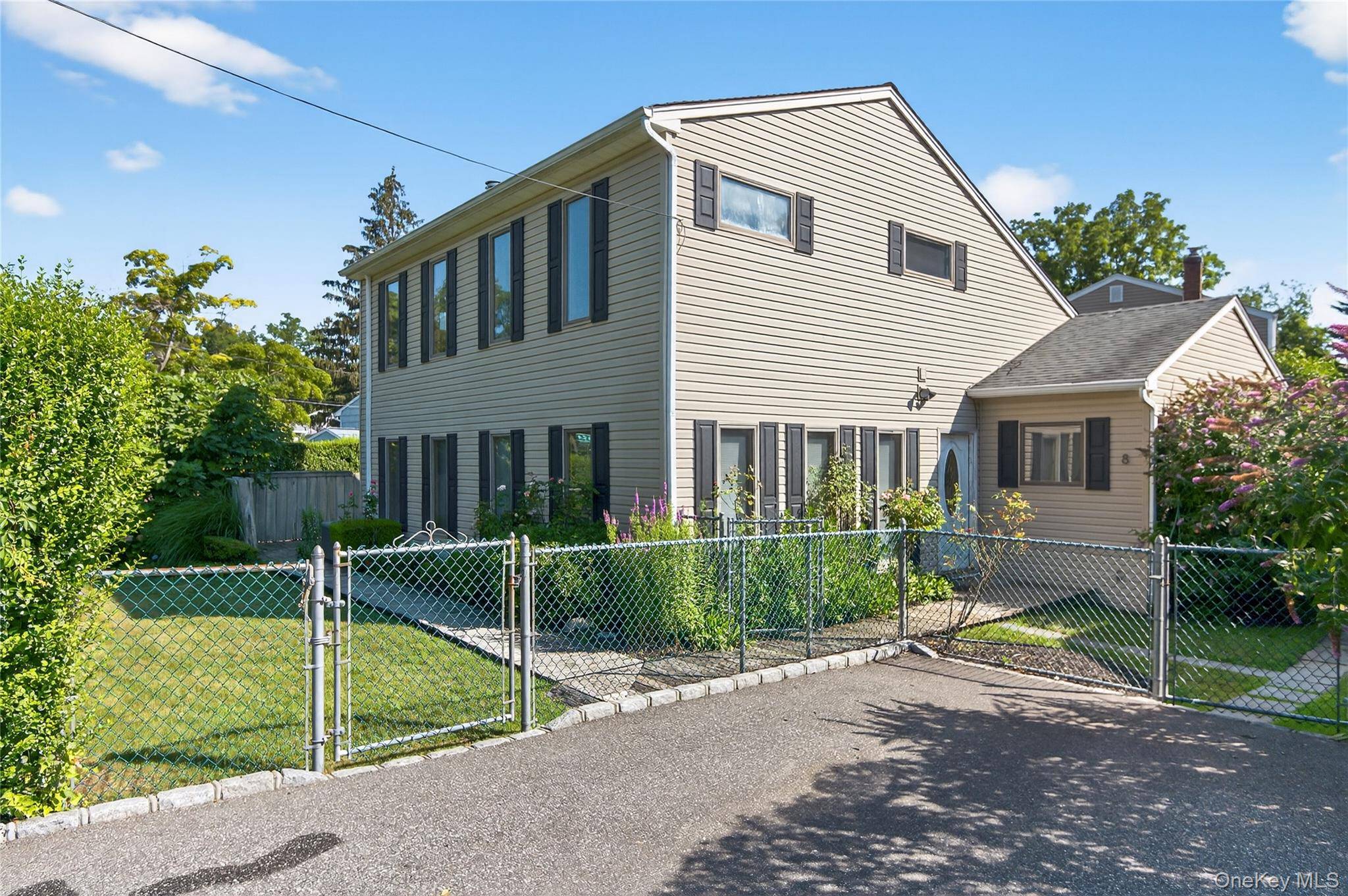 JUST REDUCED ! LOCATION LOCATION LOCATION !