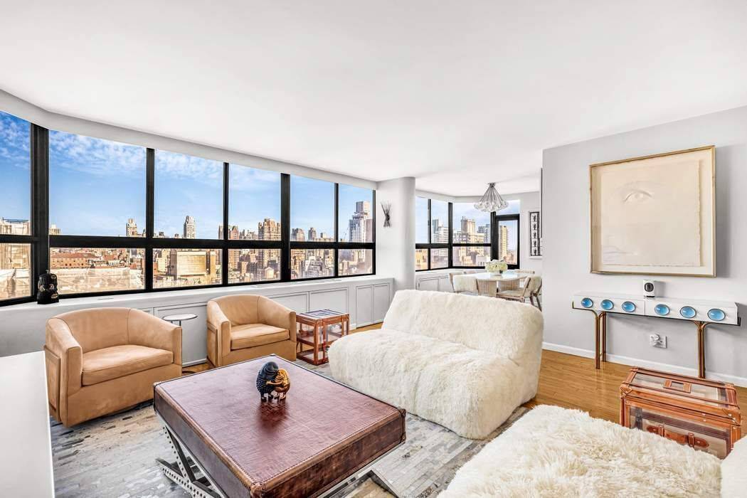 Step into timeless elegance at the Viscaya, located at 110 East 71st Street, just two blocks from Central Park in the heart of the Upper East Side.