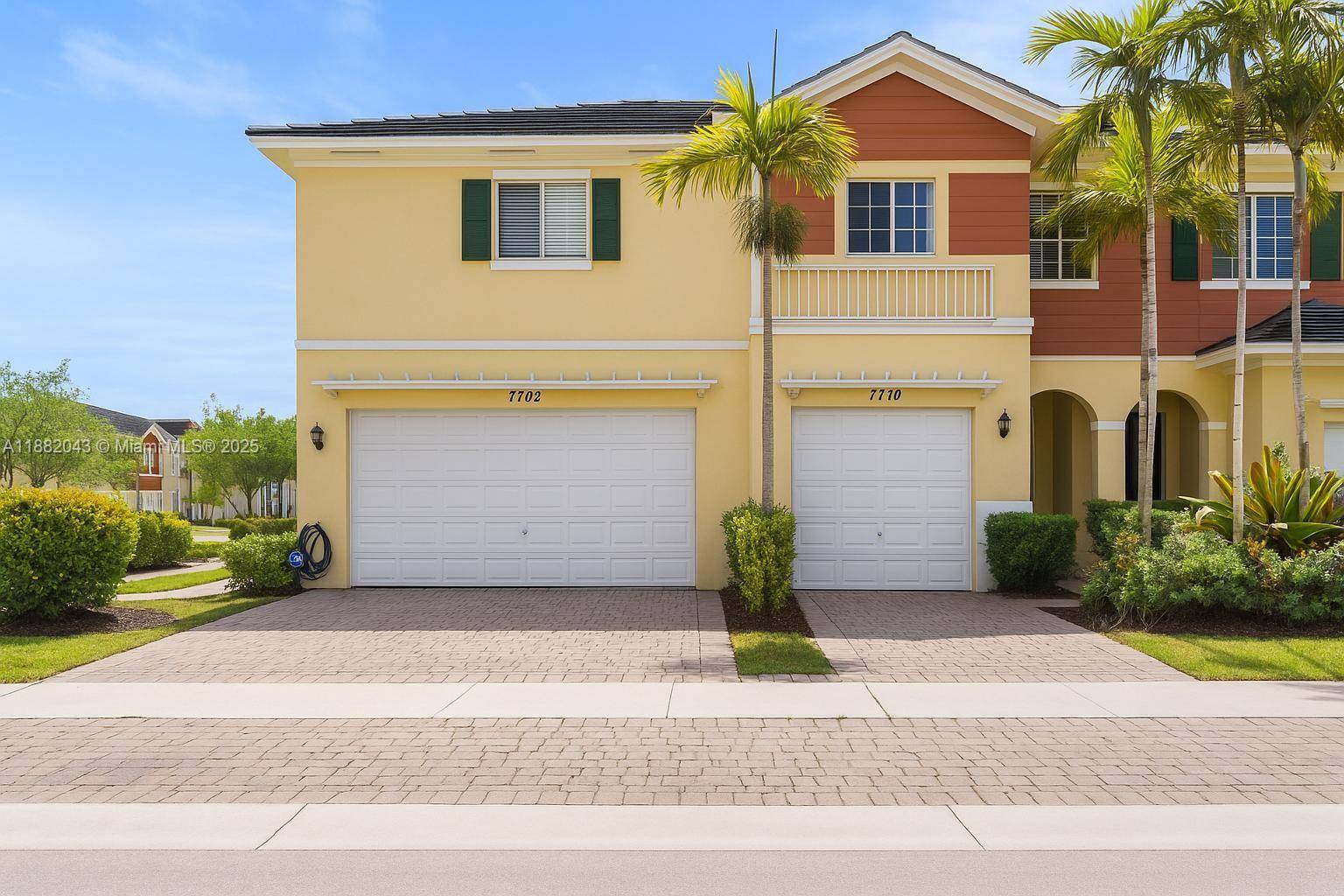 Rare corner townhouse with DOUBLE GARAGE in Saddle Bridge !