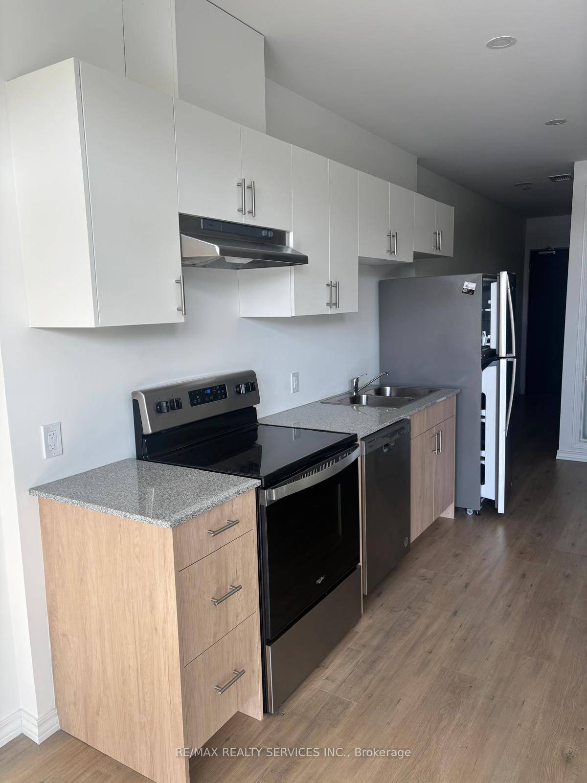 Live and Work at Amazing West Peak, Guelph !