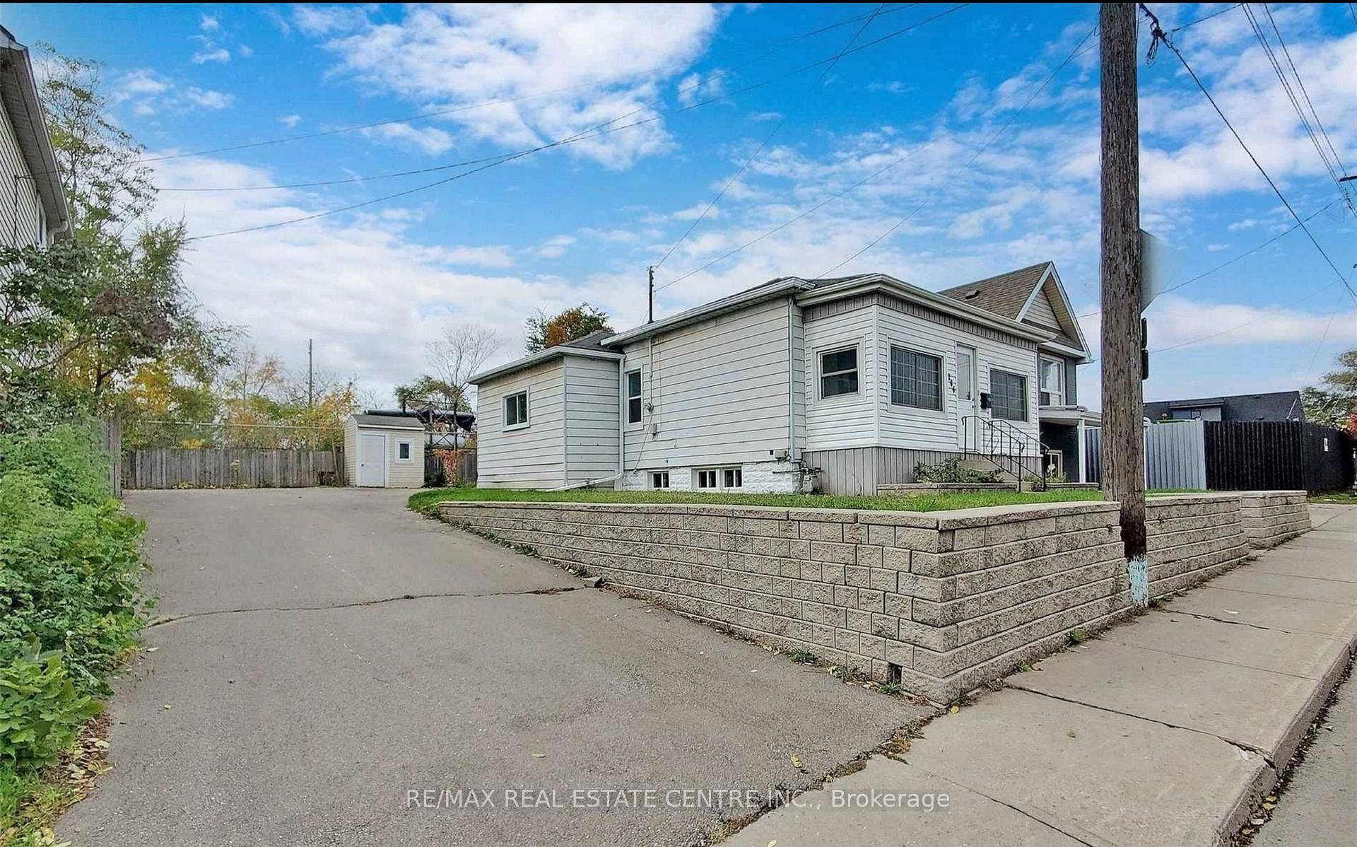 Stunning Fully Renovated Home For Lease !