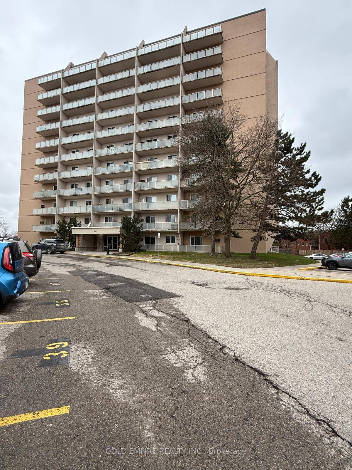 Located on the 5th floor, this spacious 1 bedroom unit features a large balcony with beautiful views, perfect for enjoying your morning coffee or evening sunsets.