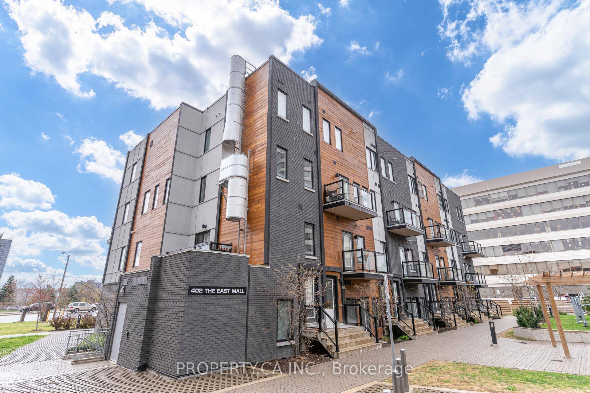 Welcome to this stylish stacked townhome in the heart of West Etobicoke !