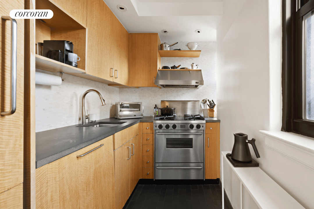This is a true two bedroom two bathroom in the heart of Gramercy Park.