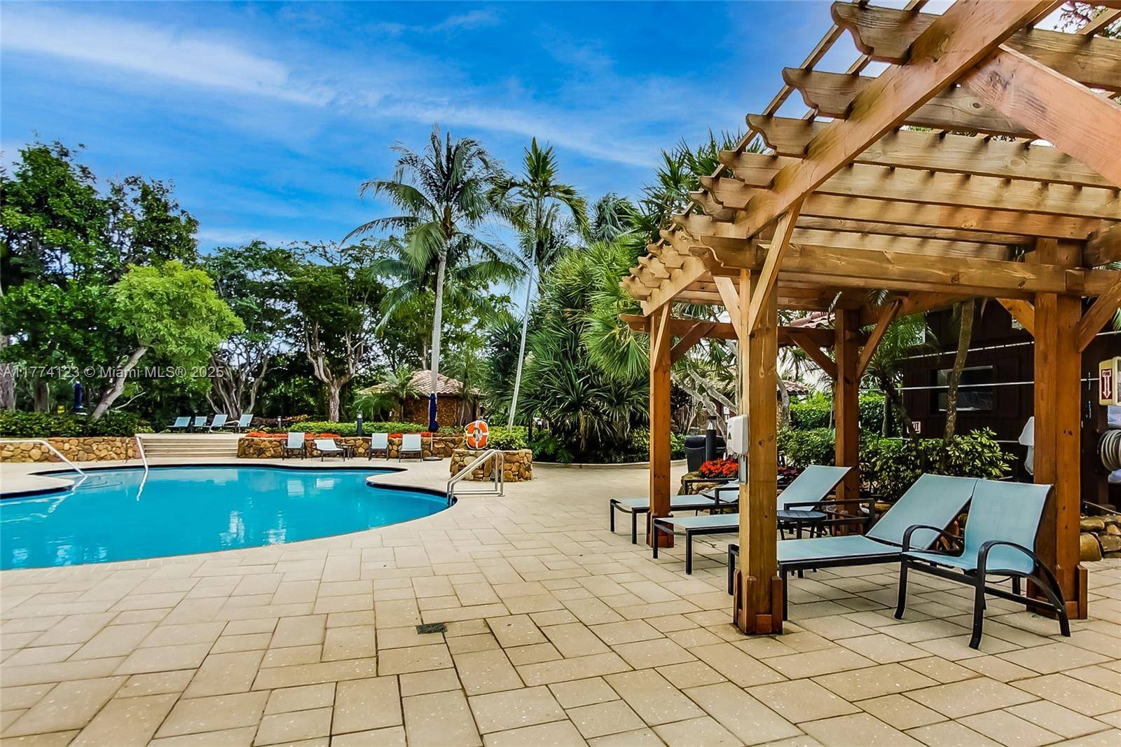 Welcome to a peaceful, serene 2B 2B corner unit of 1, 544 SF at Towers of Quayside 2.