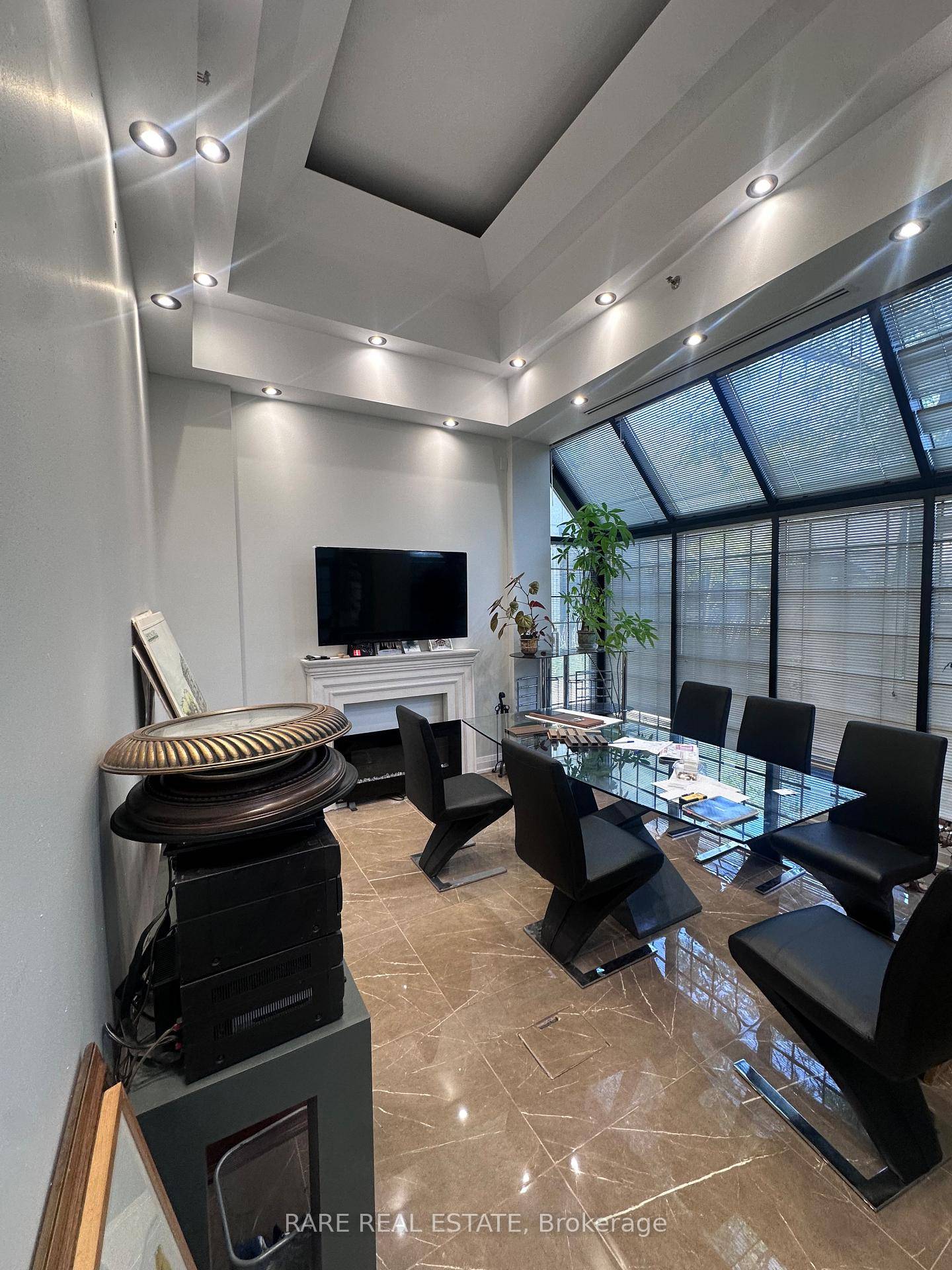 BRIGHT amp ; FUNCTIONAL OFFICE SPACE IDEAL FOR PROFESSIONALS AND GROWING BUSINESSES.