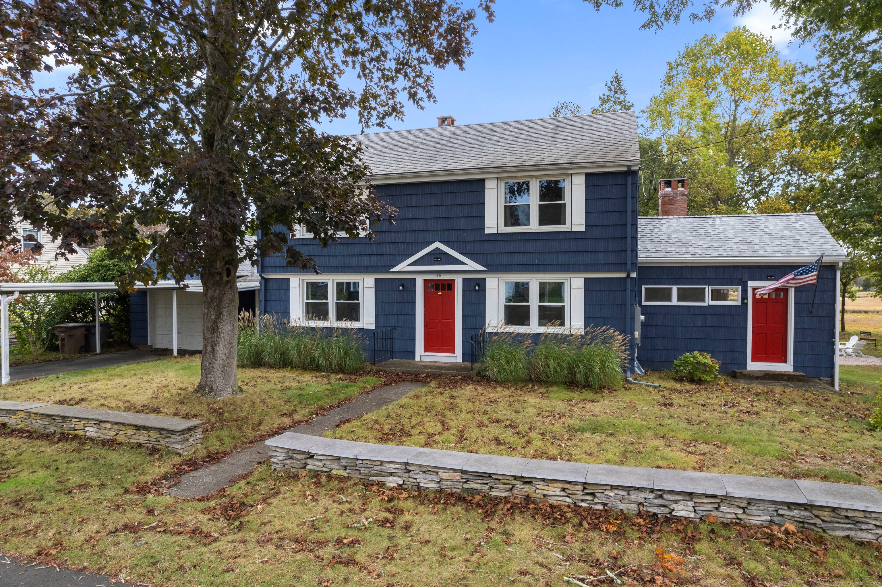 Fantastic colonial in the hidden oasis of Niantic.