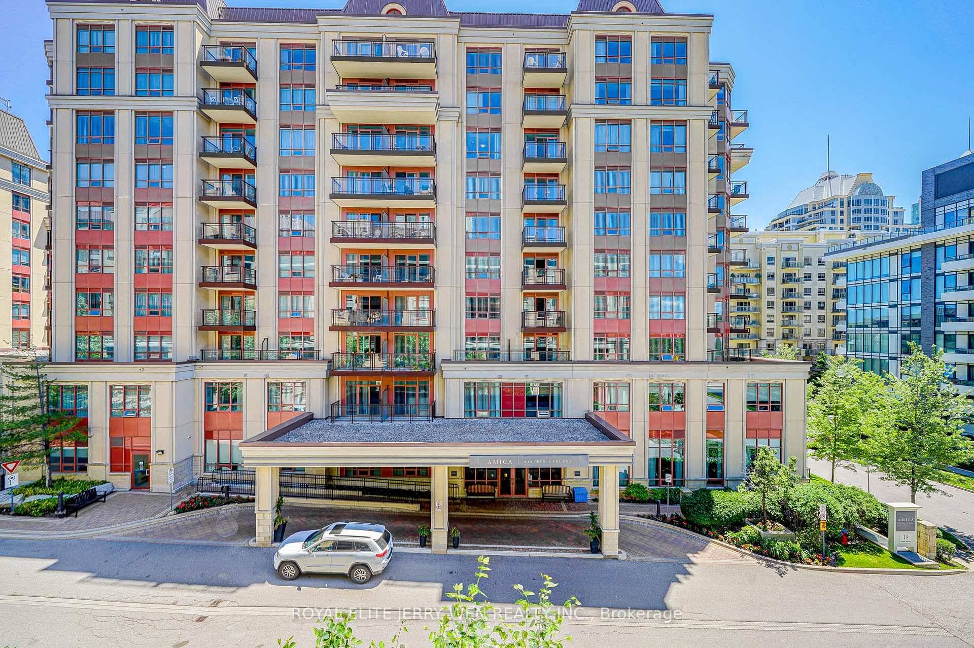 Luxury One Bedroom Plus Den Merci Condo Built By Daniel In 2009, Facing Southern, Den Can Be Used As Second Bedroom, Laminated Floor, Open Concept Kitchen With Granite Countertop, Bright ...