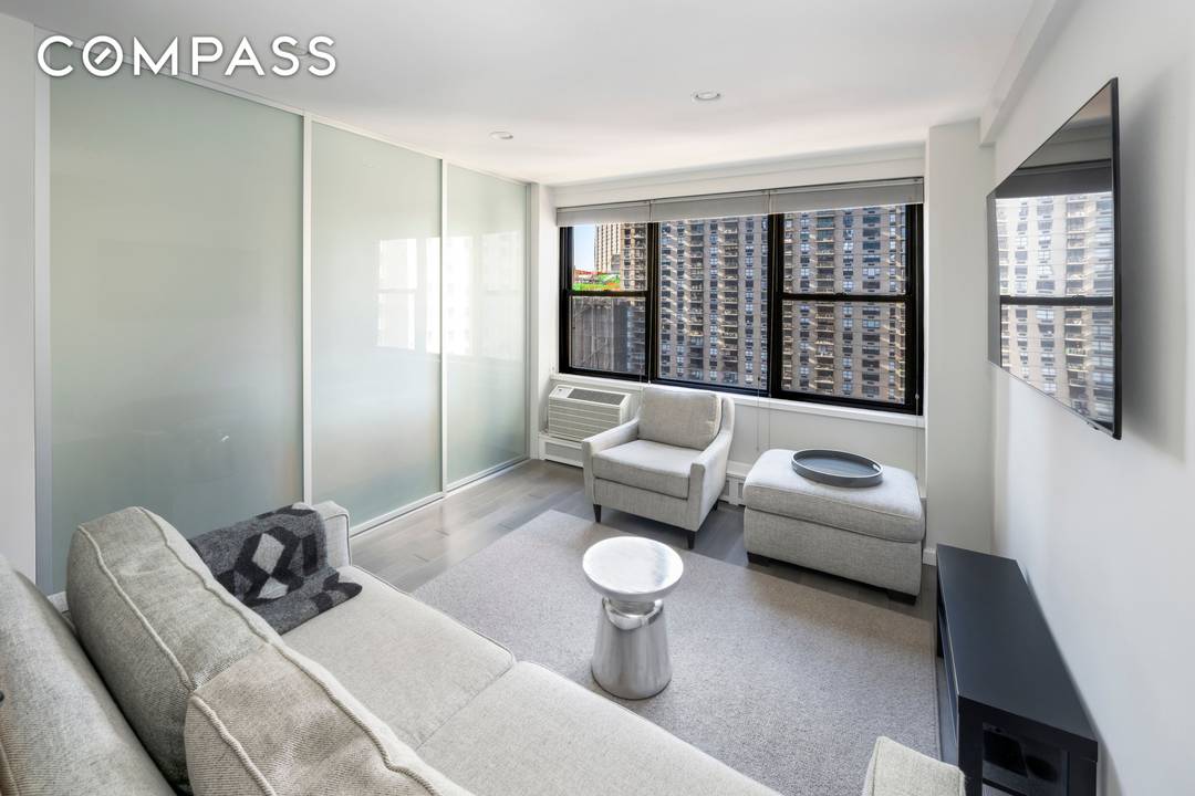 Welcome to apartment 9O South !