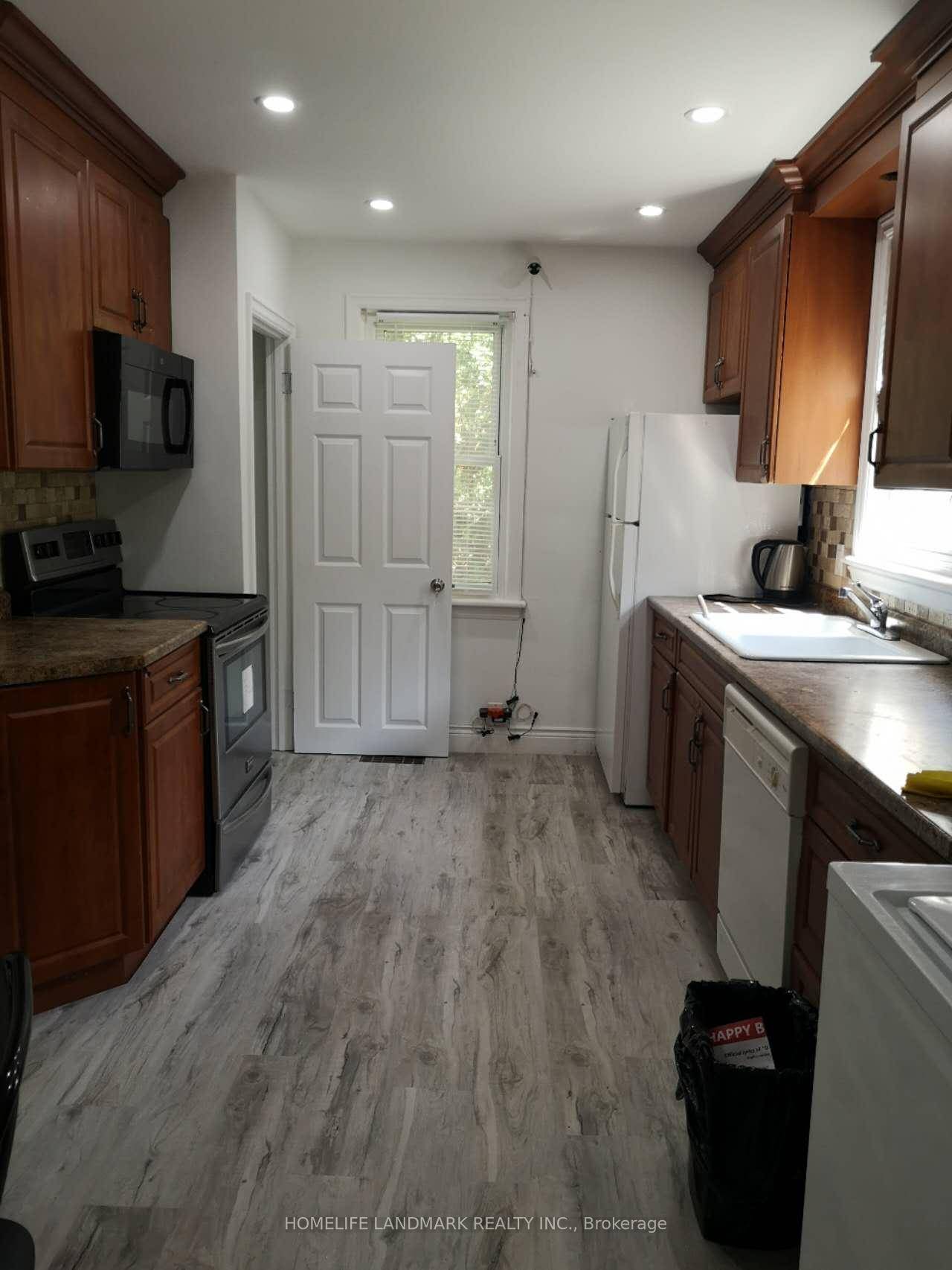 Don't Miss This Well Maintained And Updated Family Home In An Excellent Neighbourhood.