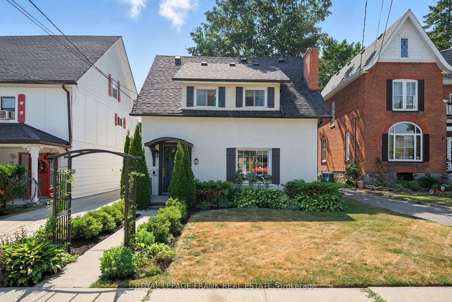 Welcome to 41 Sussex St N located in an established Lindsay neighborhood where character and charm meets comfortable living.