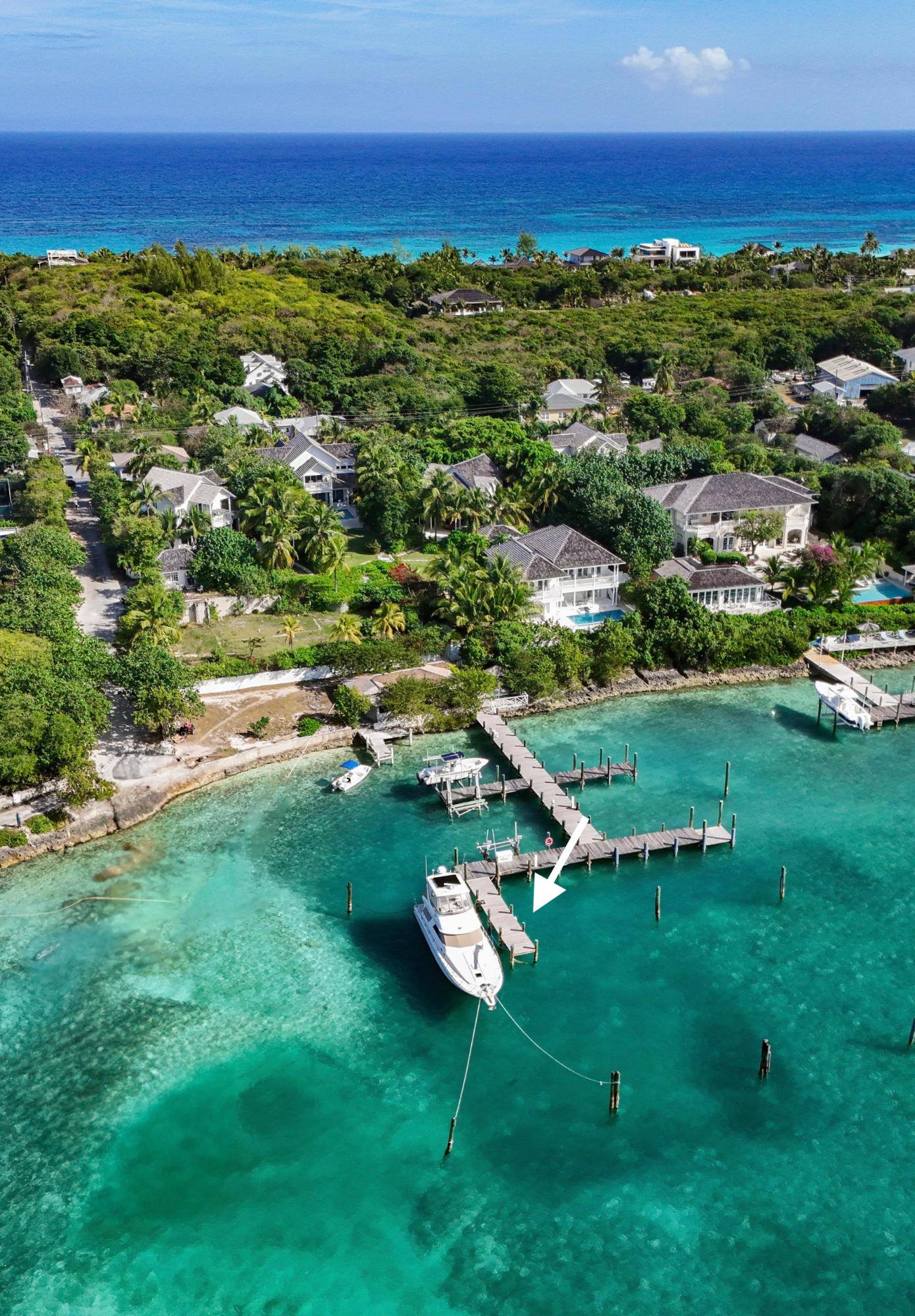 WATERFRONT LOT WITH DOCK Land Harbour-Island Eleuthera