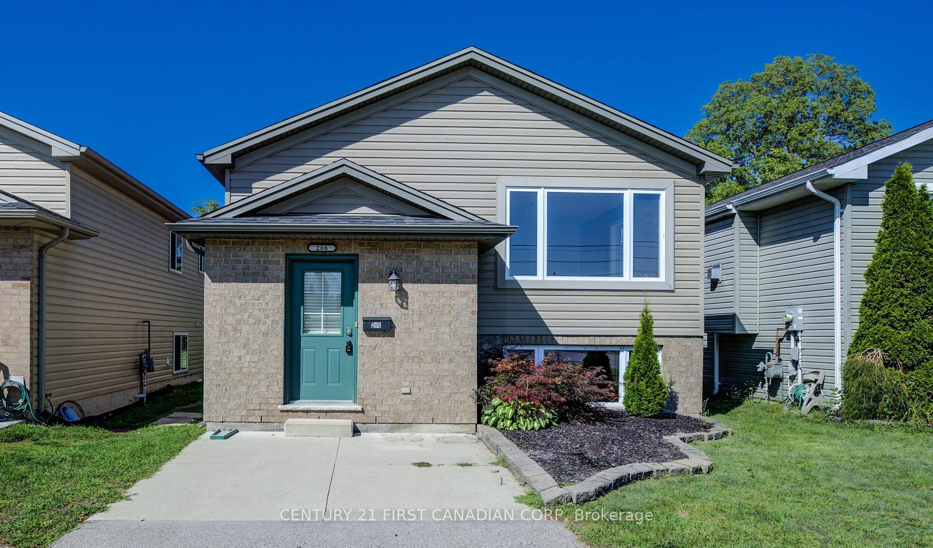 5 bedroom home for sale in a quiet area of Strathroy.