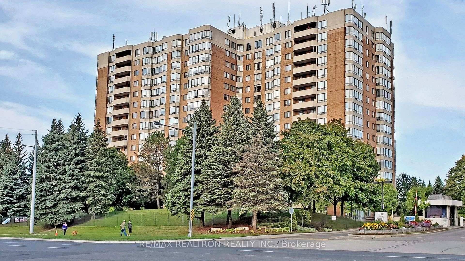 Bright amp ; Spacious Penthouse Unit !