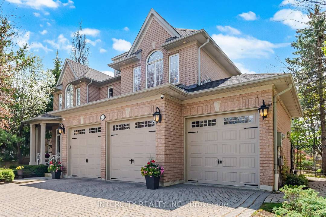 Welcome to 21 Capner Court, Kleinburg to a 2 storey, 4 bedroom, 5 bathroom family home on a huge lot 66 ft x 195 ft with mature trees and gardens.