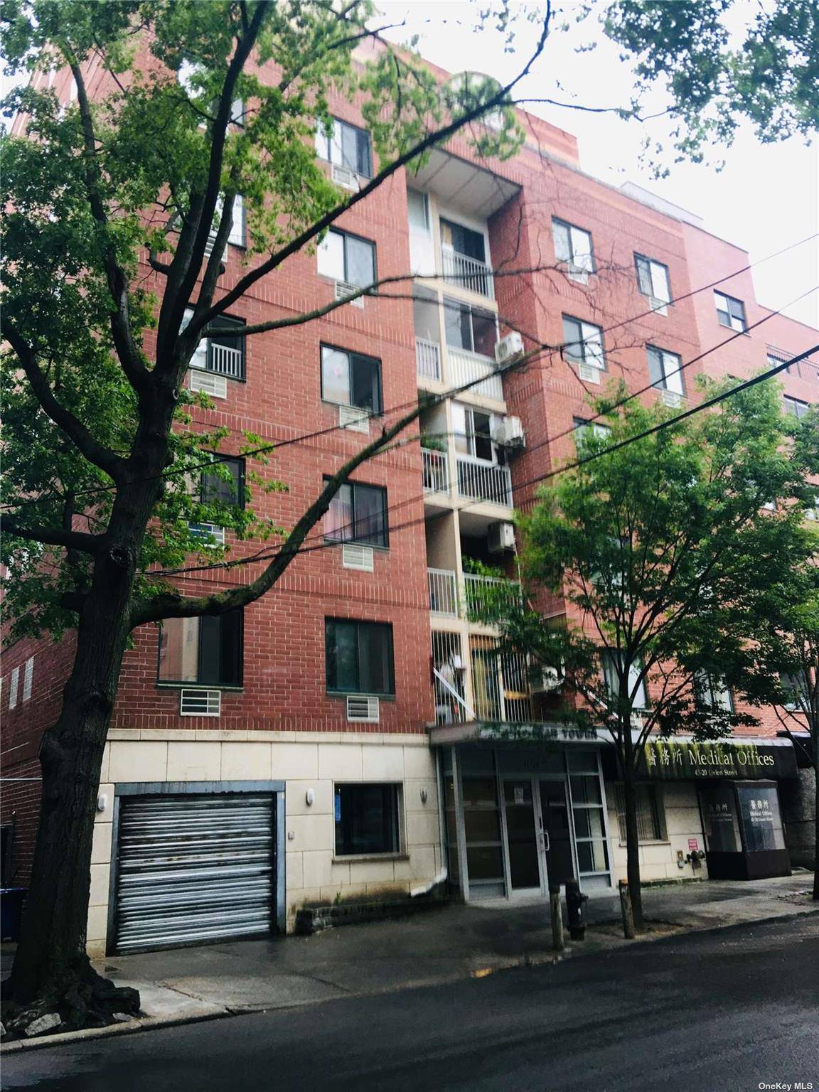Newly Renovated Duplex Condo, 3 Bedrooms, 2 Baths 865 Sq Ft And Big Terrace, Face To South West 210 Sq Ft.