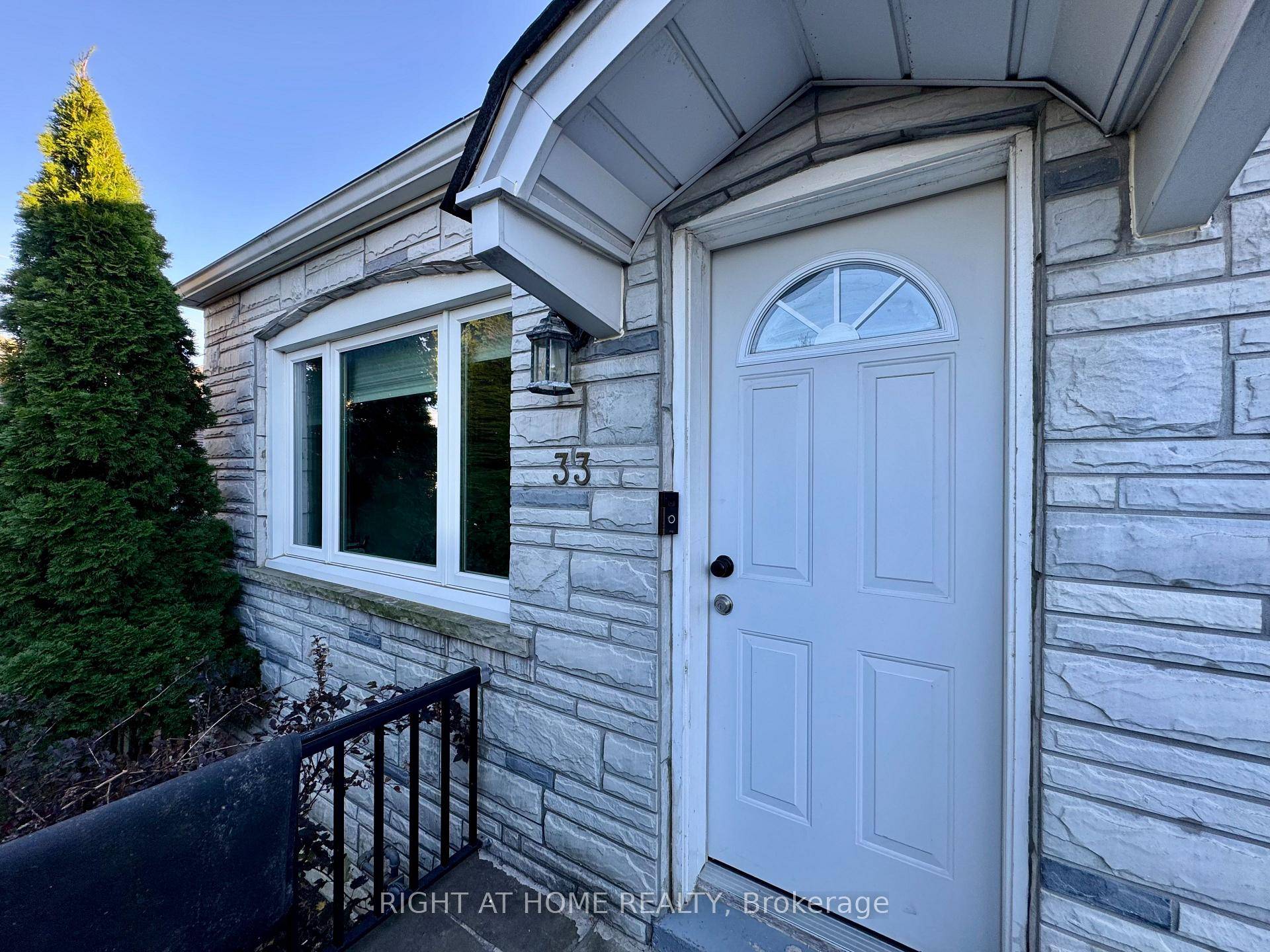 Charming Fully Detached Bungalow for Lease A Private Oasis !