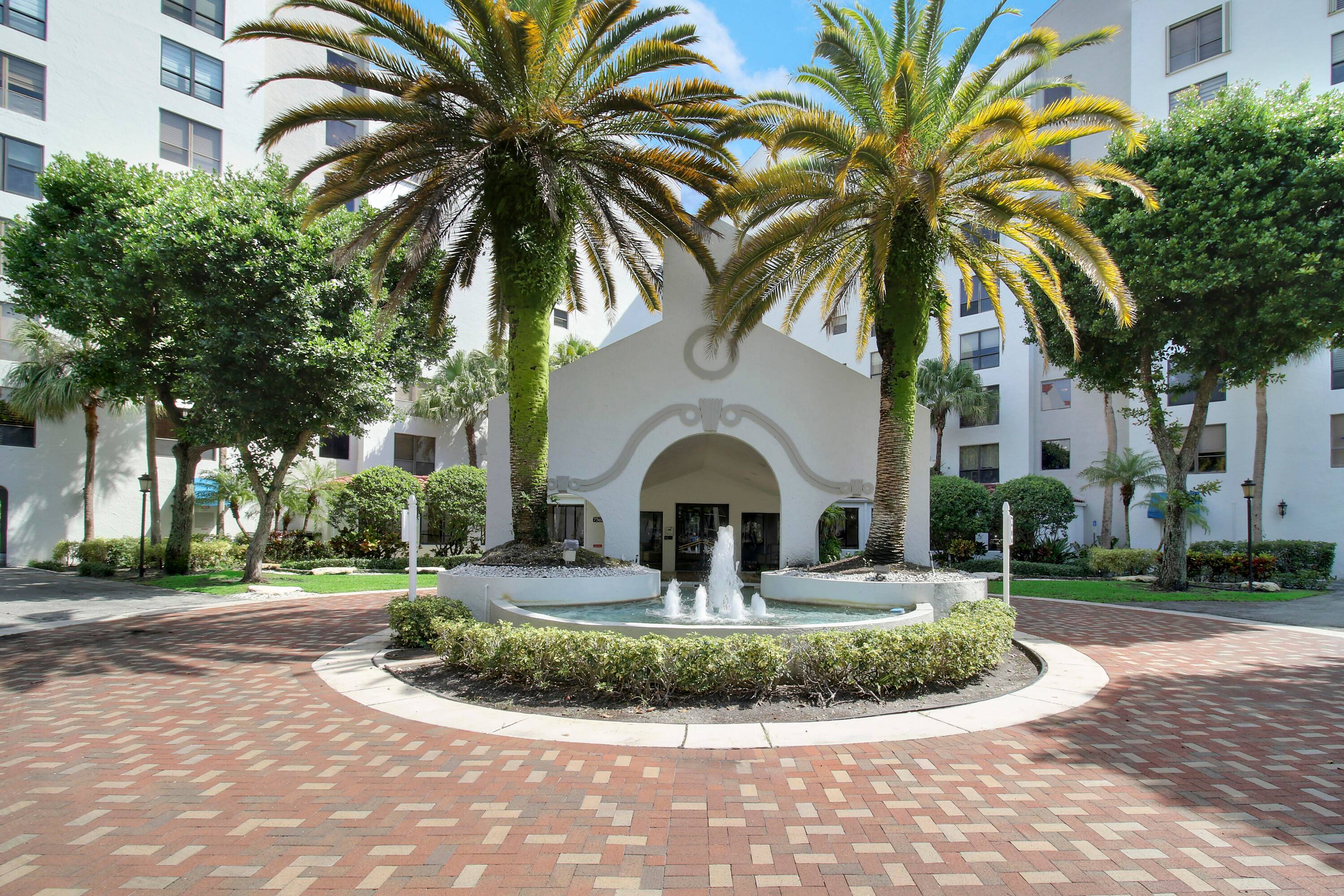 Welcome home to a renovated condo in Imperial Promenade within Boca Pointe.