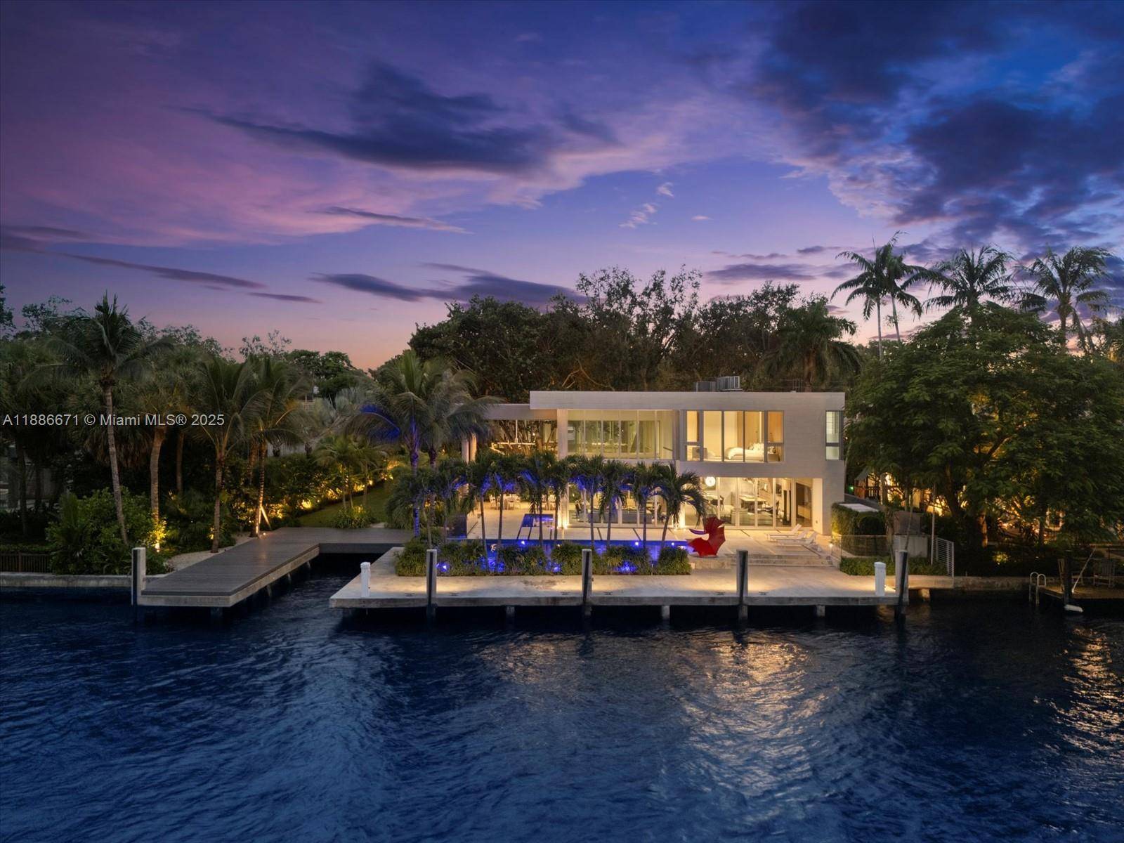 Set on prestigious Rio Vista Boulevard, this modern estate blends sophistication and exclusivity, offering 122 ft of prime New River frontage plus a dedicated cutout for a 38 ft vessel.