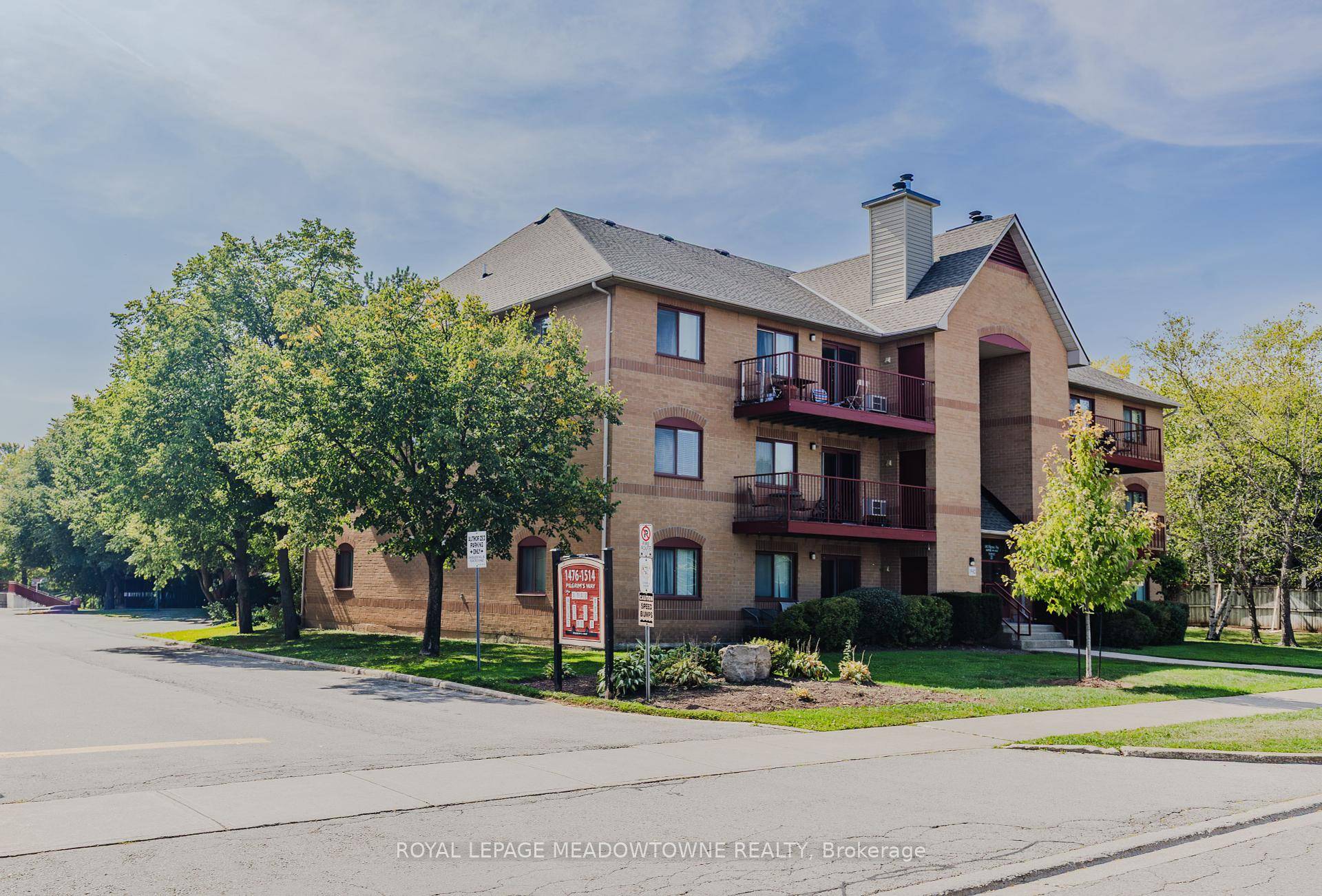 Welcome to 1496 Pilgrims Way, Unit 112 a bright and inviting 2 bedroom, 1 bathroom condo located in one of Oakville's most desirable communities.