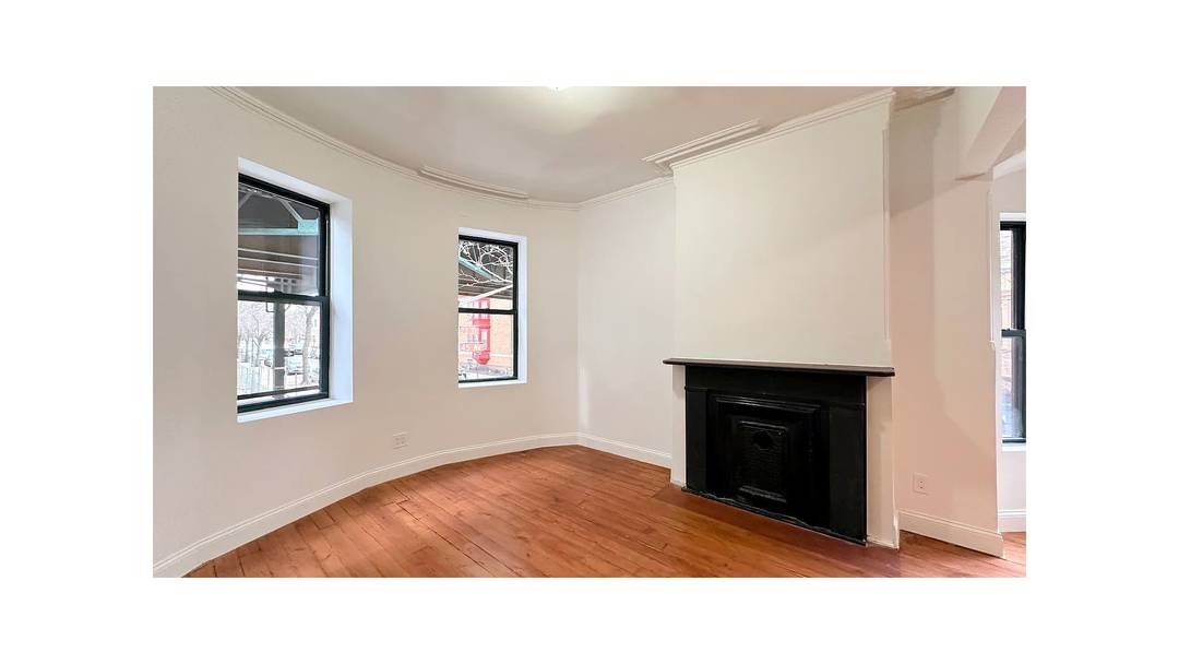 Beautifully renovated 3 Bedroom 3 Bathroom duplex townhouse apartment with private garden Rarely available, this townhouse style duplex offers the space, privacy, and livability that's hard to find in Long ...