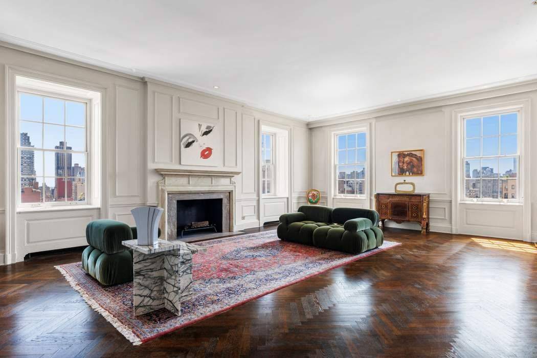 Welcome to this absolutely stunning and massive 3 bedroom 3.