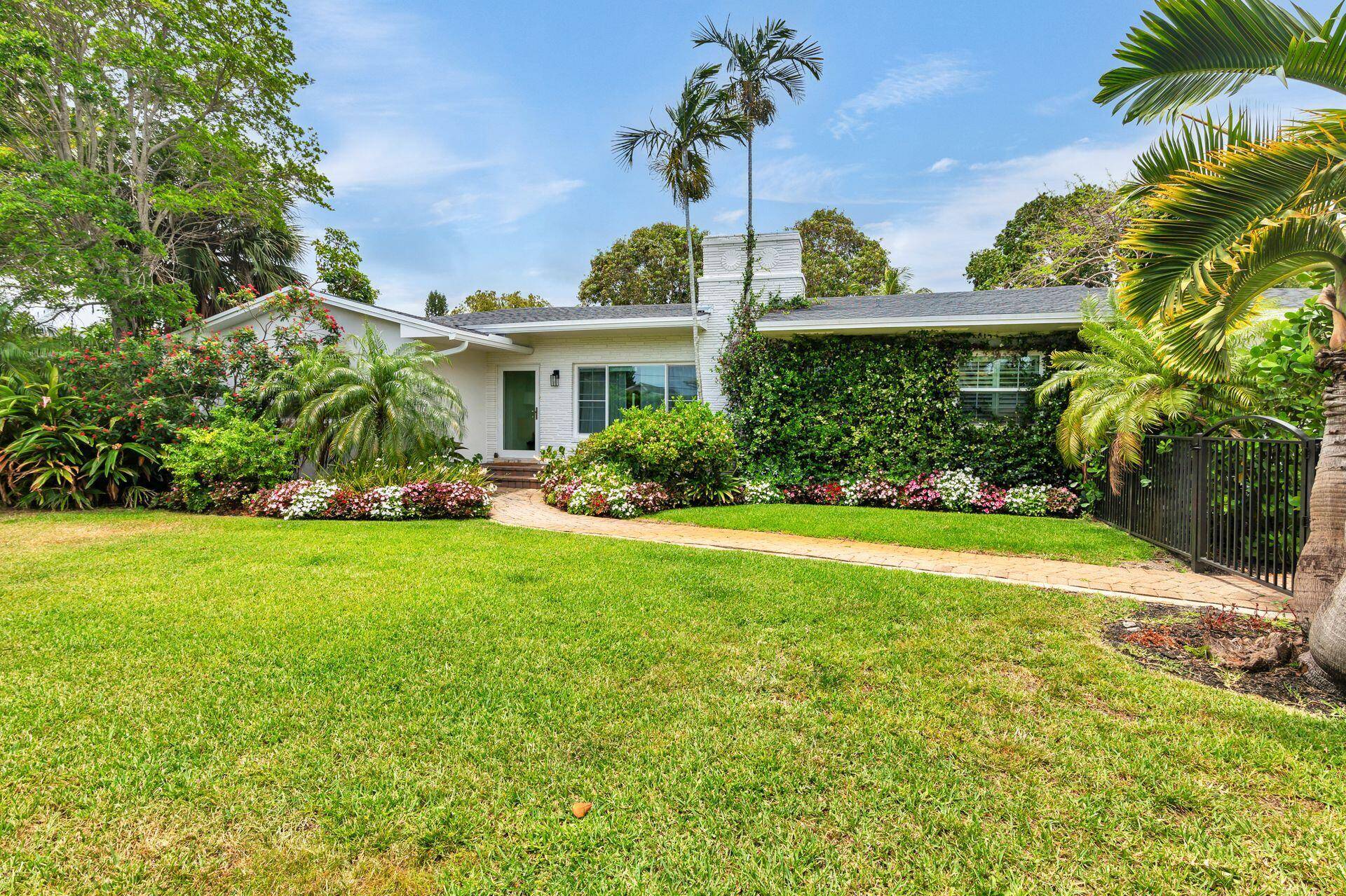 FIRST TIME ON THE MARKET FOR RENT !