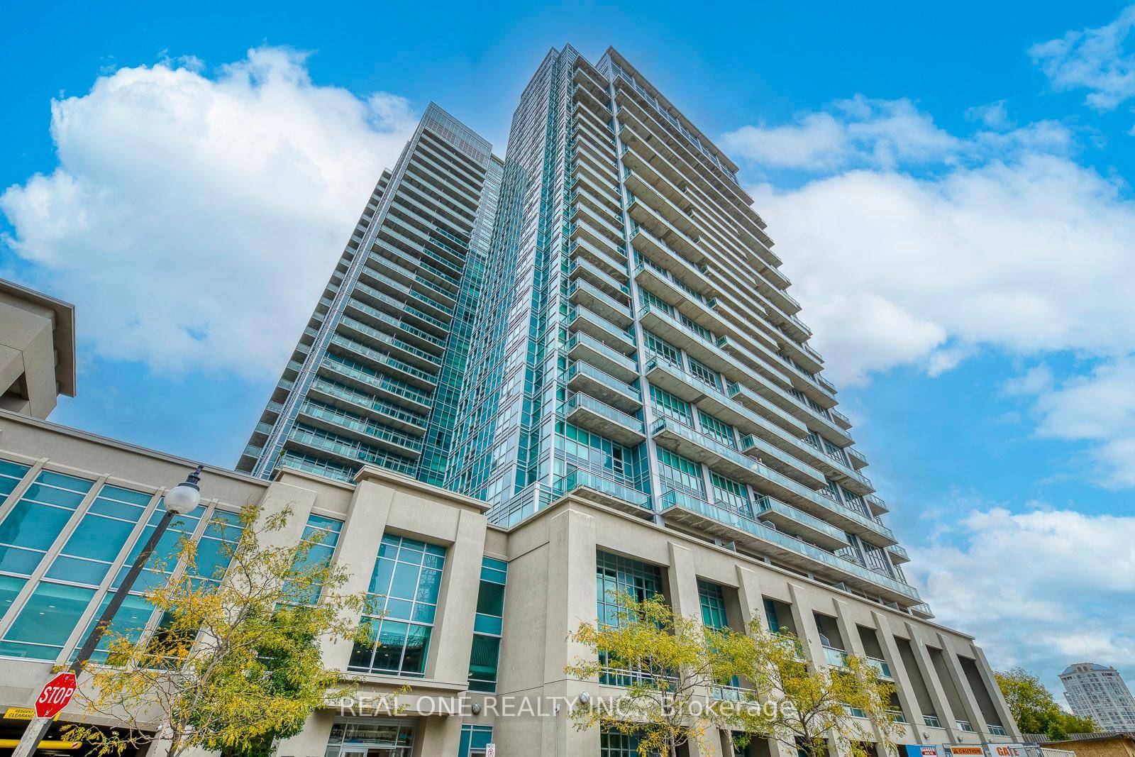 5 Elite Picks ! Here Are 5 Reasons to Make This Condo Your Own 1.