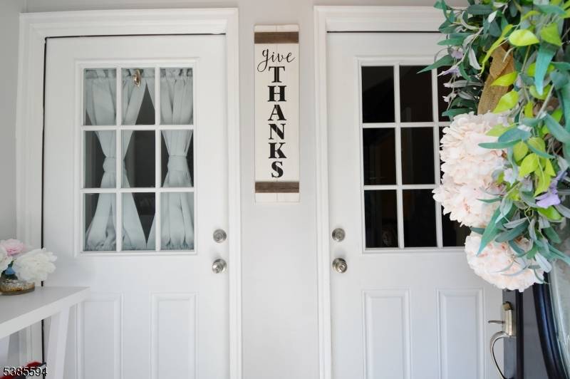 Residing at 187 W 48th Street is not just about owning a space ; it's about experiencing a lifestyle.