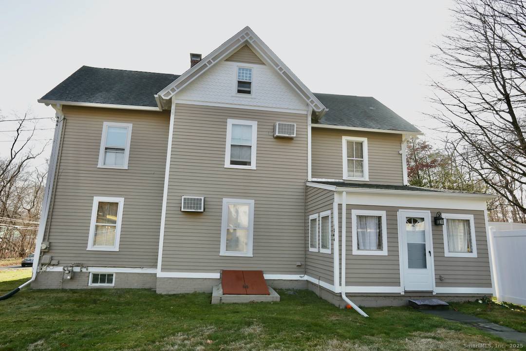 Welcome to your new colonial home conveniently located in Hamden, Connecticut.